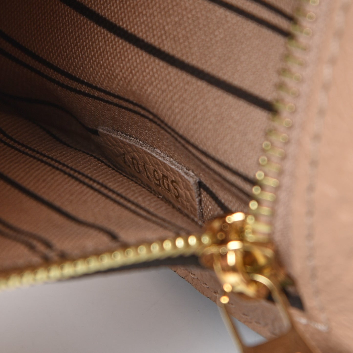 Empreinte Pochette Metis Papyrus