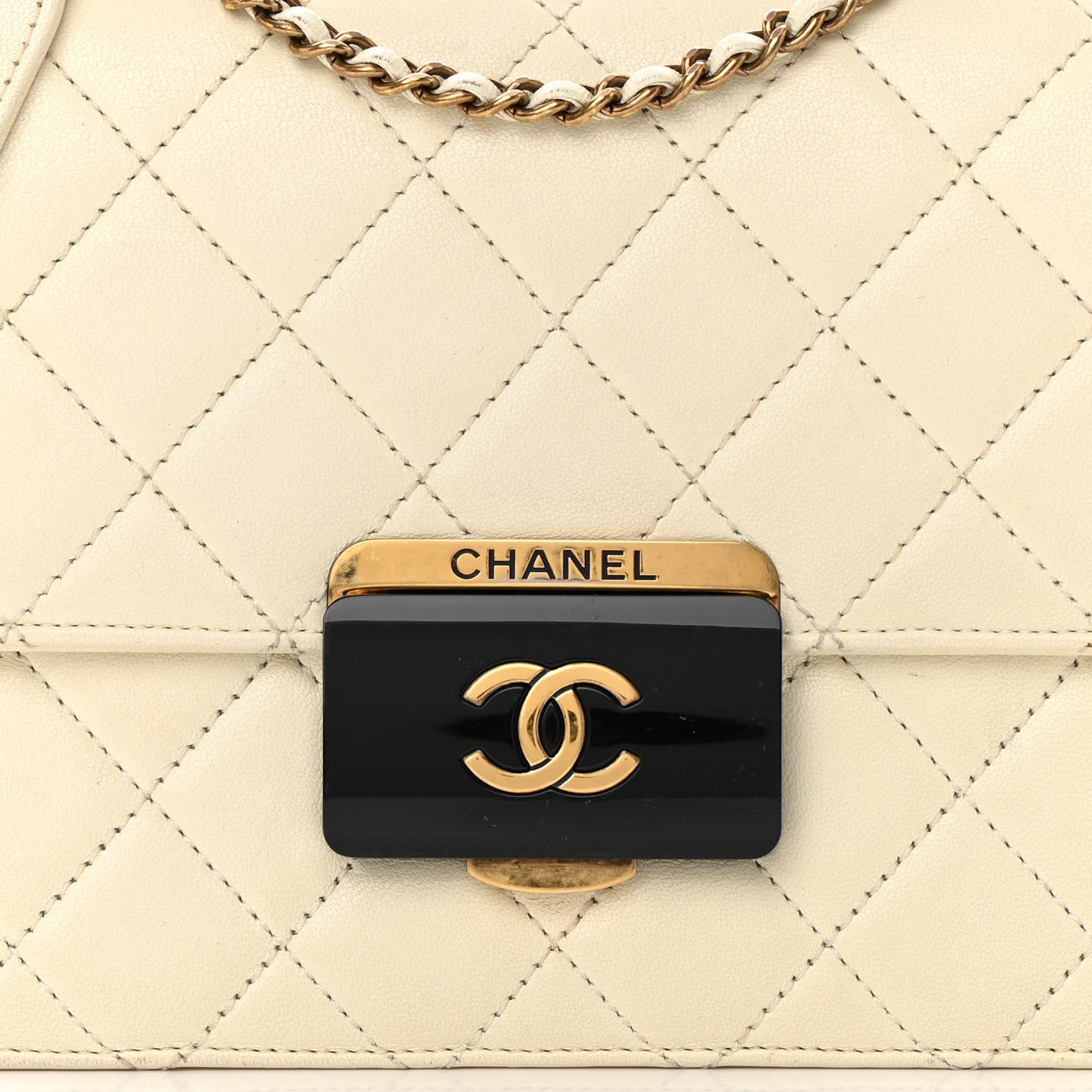 Sheepskin Quilted Beauty Lock Flap White