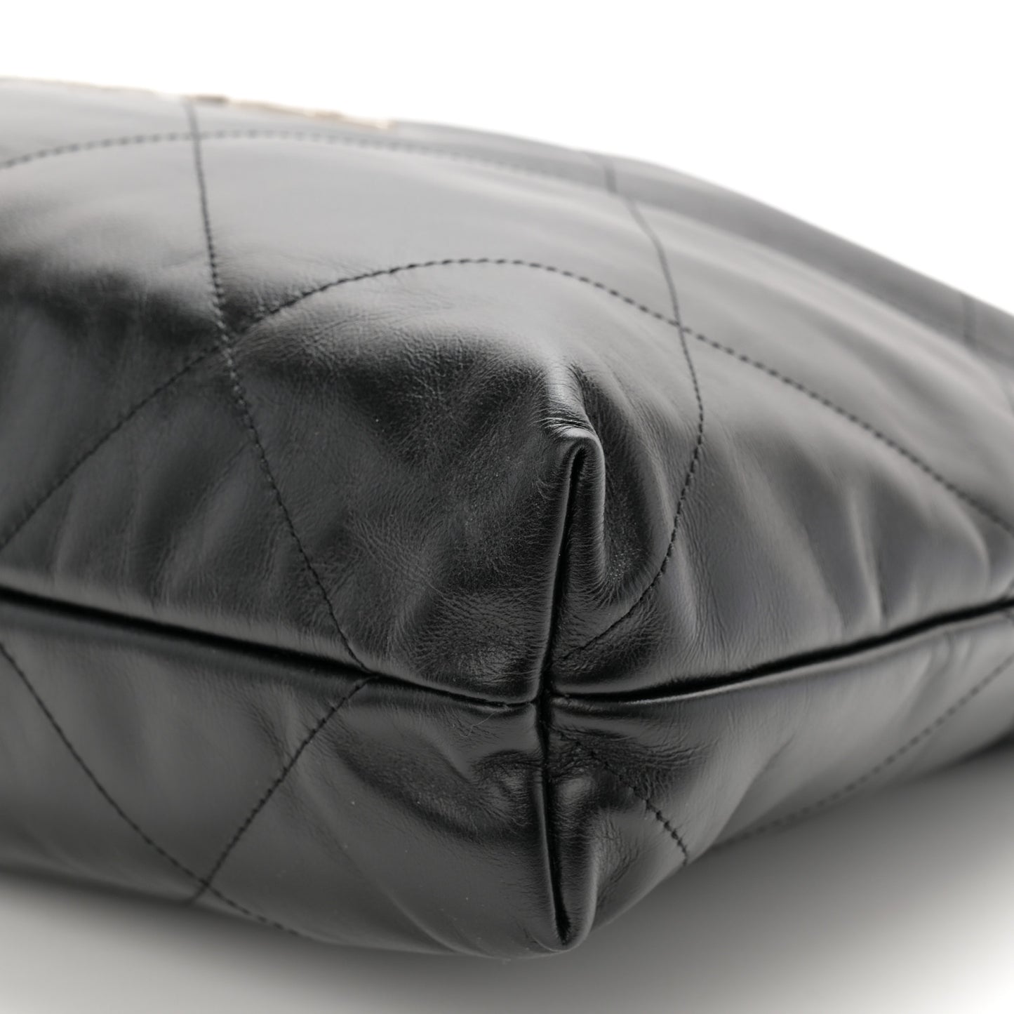 Shiny Calfskin Quilted Chanel 22 Black