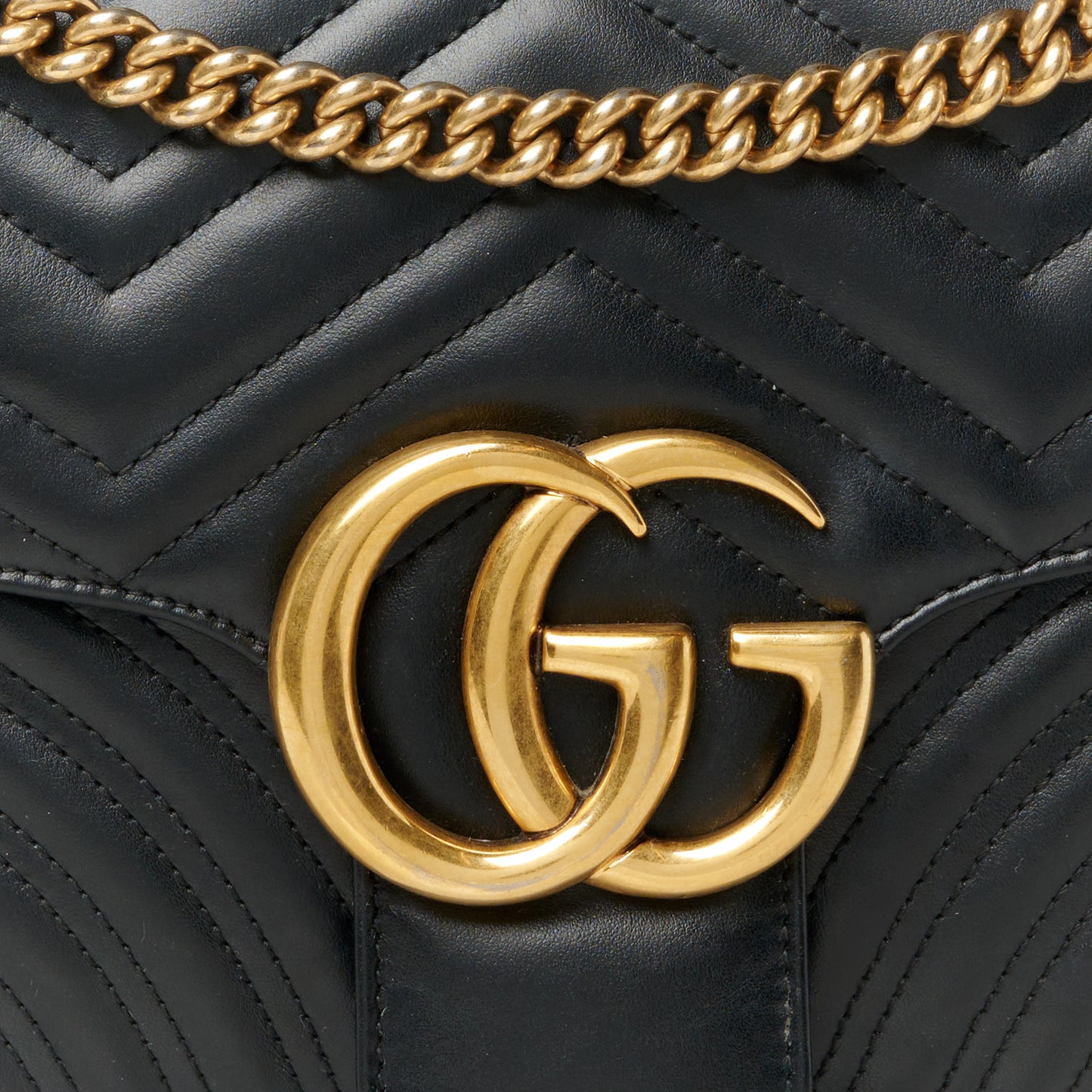 Calfskin Matelasse Medium GG Marmont Shoulder Bag Black