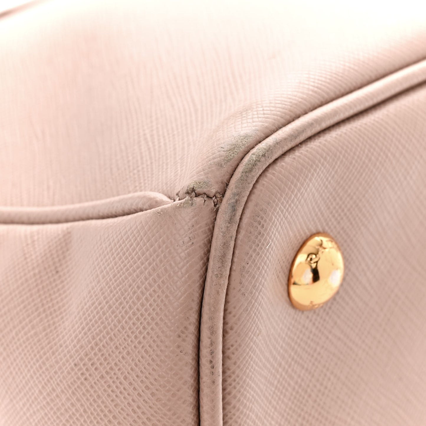 Saffiano Lux Medium Tote Cammeo