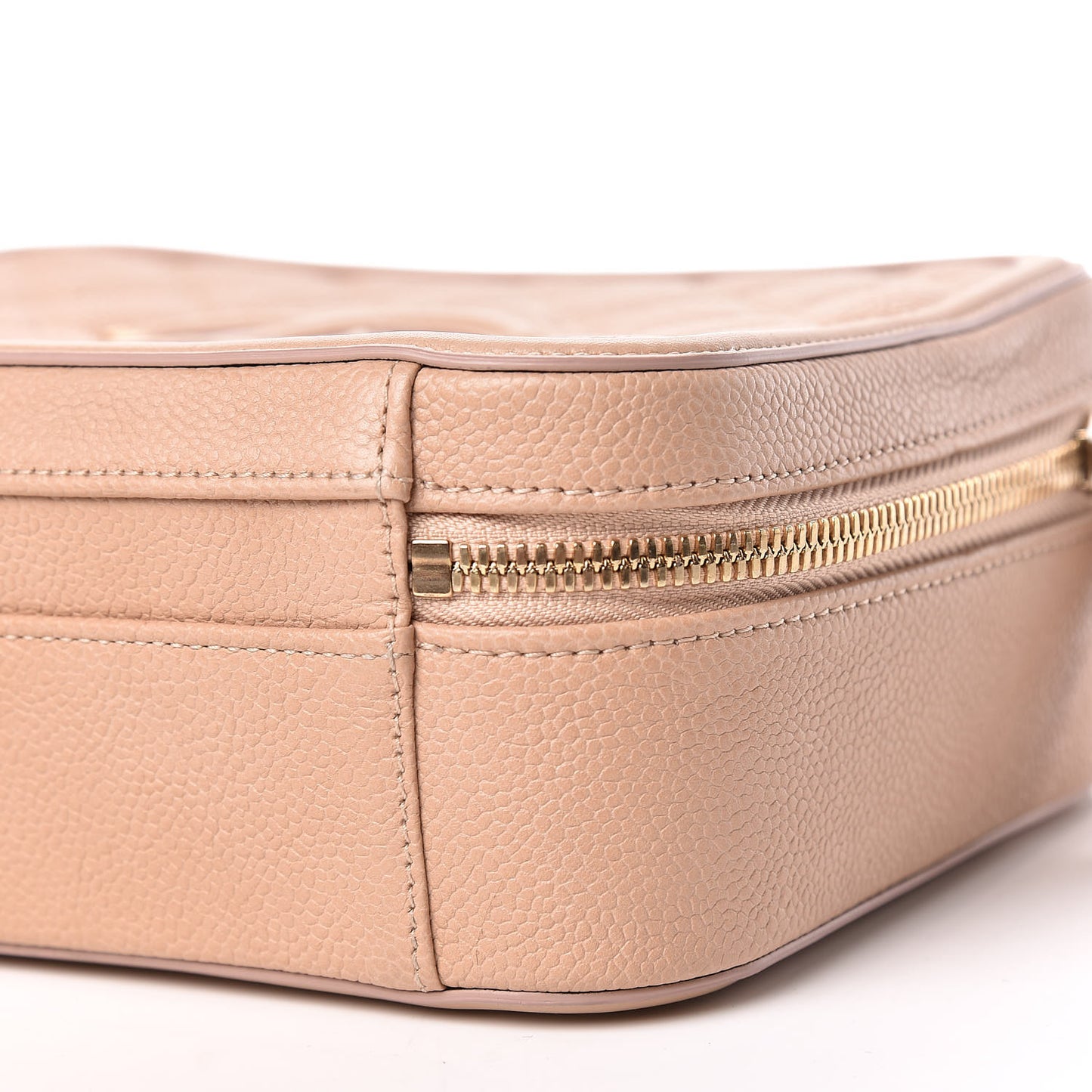 Caviar Quilted Medium CC Filigree Vanity Case Beige