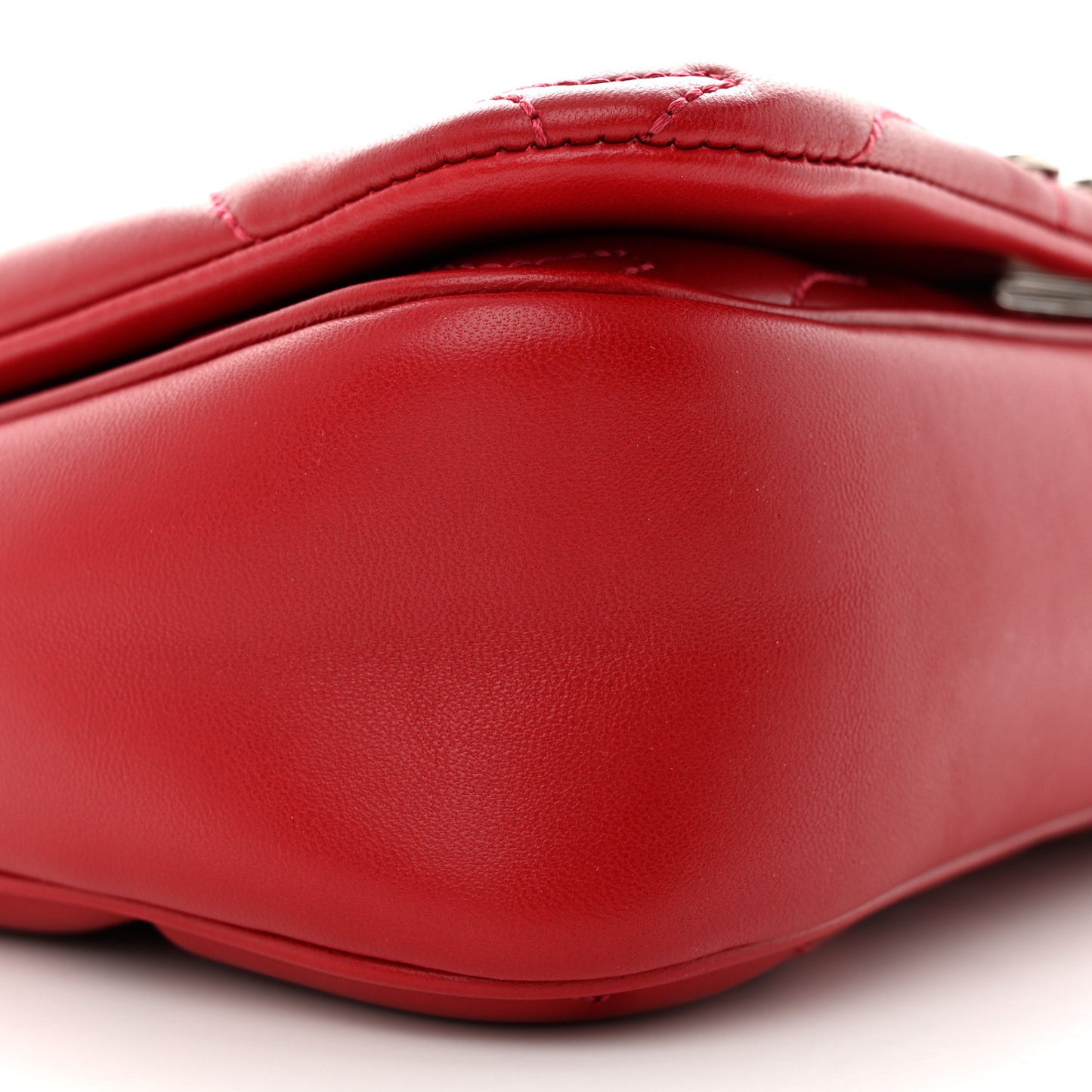 Lambskin Quilted Small The Seal Chain Shoulder Bag Blood Red