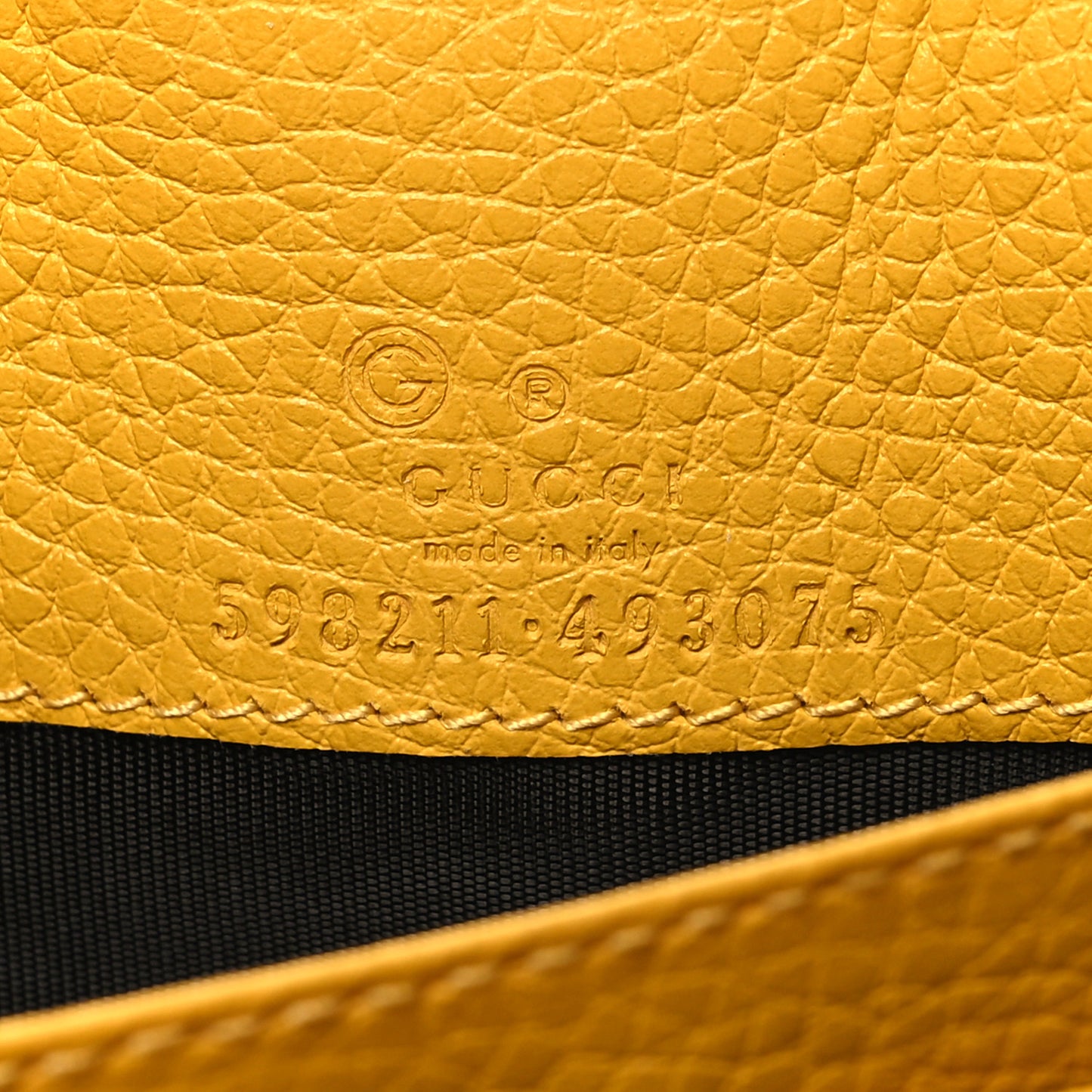 Pebbled Calfskin Soho Wallet On Chain New Buttercup