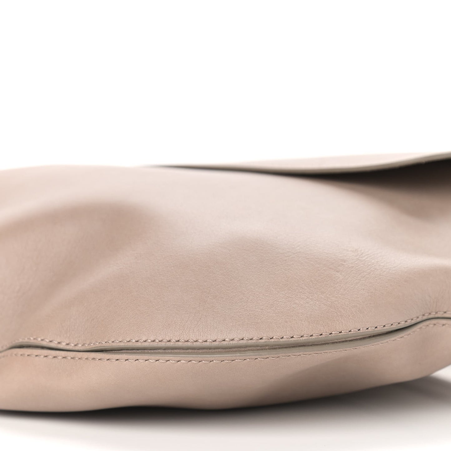 Grain Calfskin Kiss Hobo Motty Grey