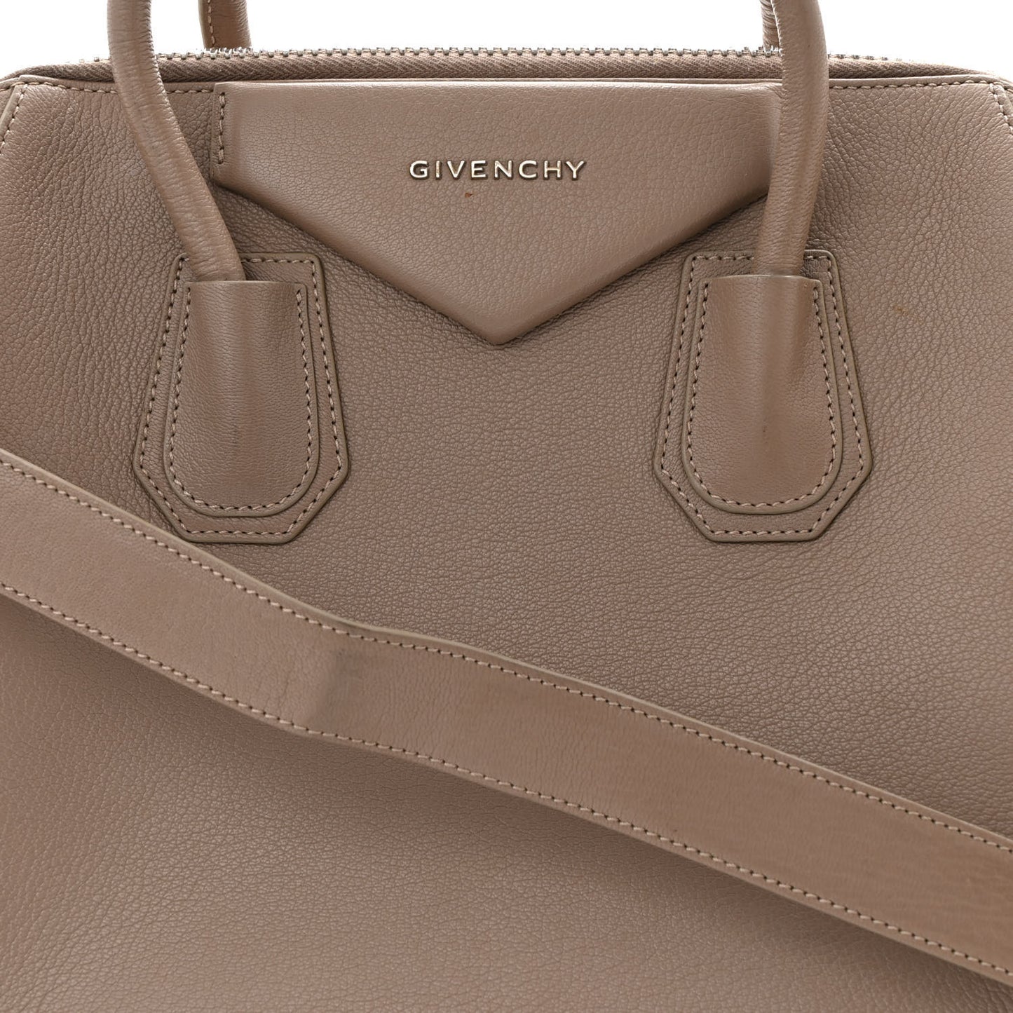 Sugar Goatskin Medium Antigona Sand