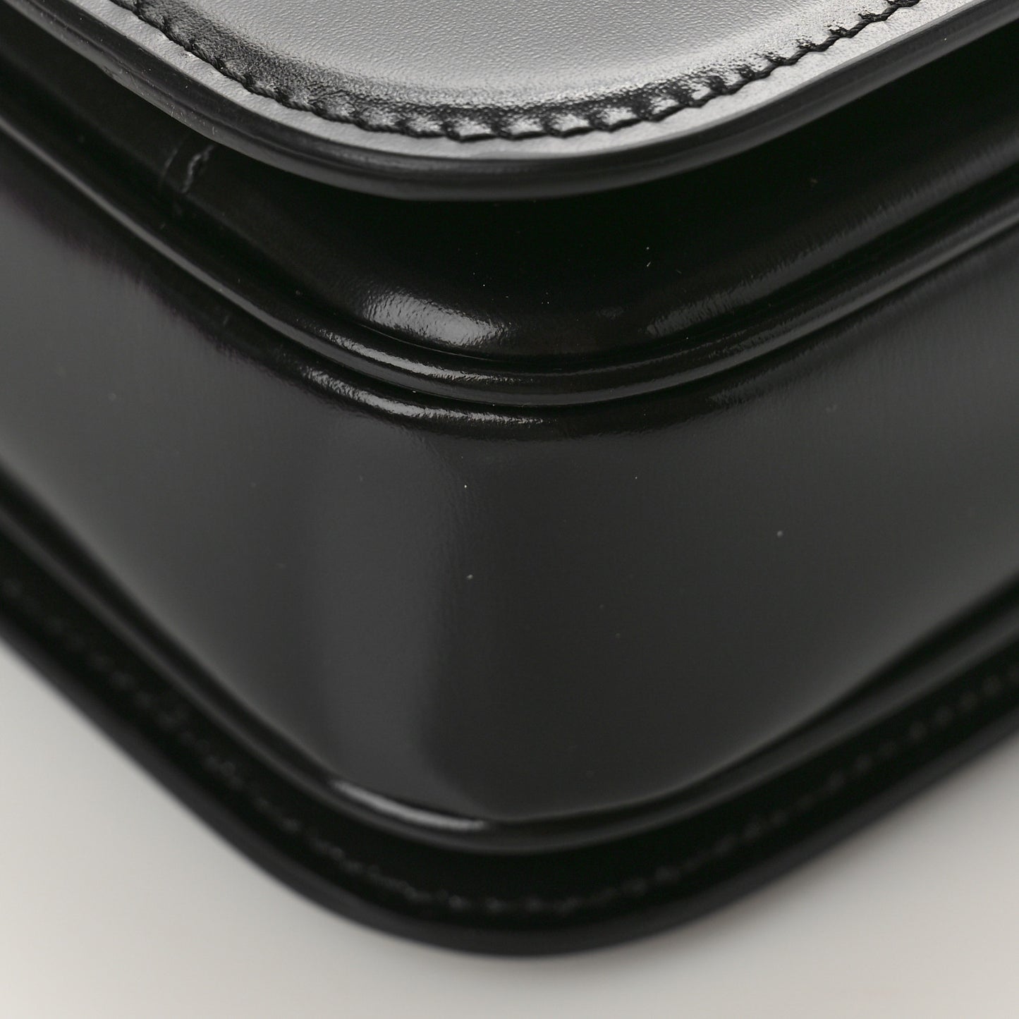 Shiny Calfskin Medium Triomphe Black