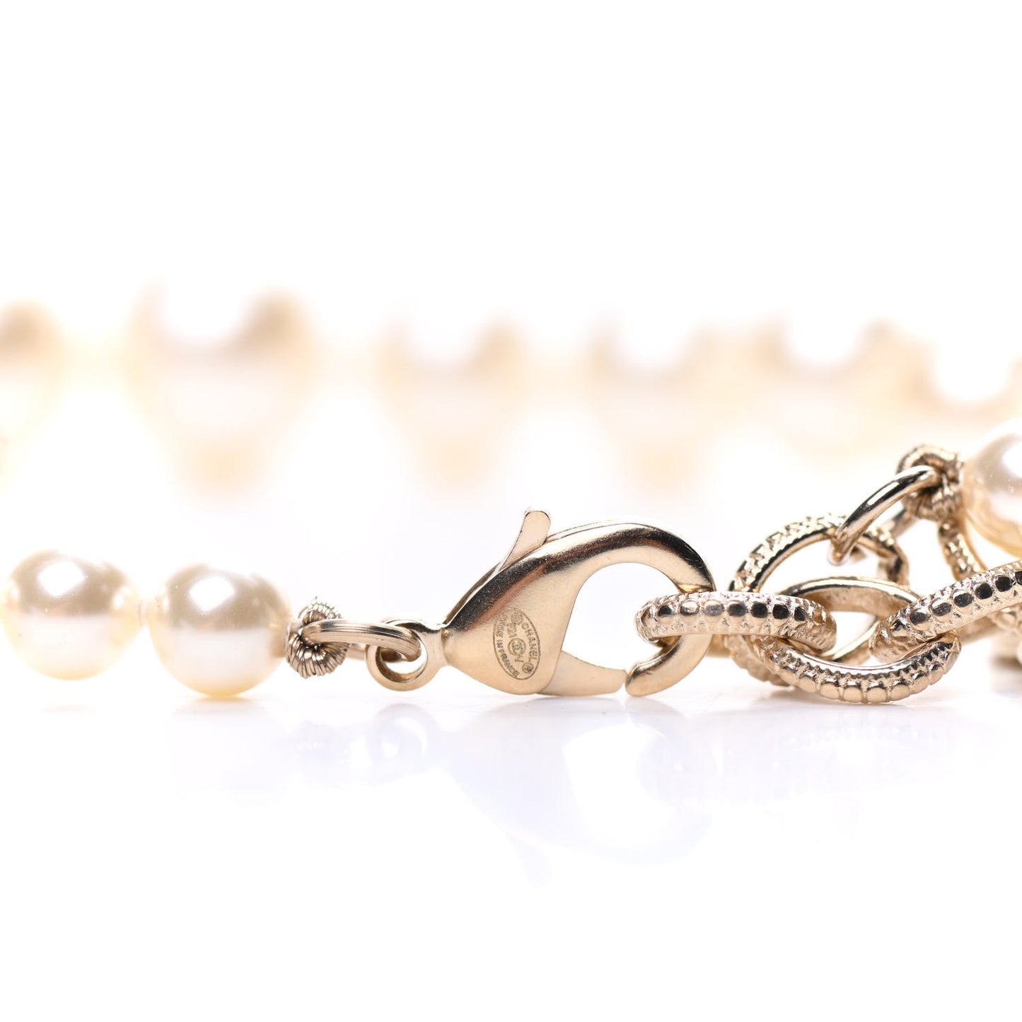 Graduated Pearl CC Short Necklace Gold