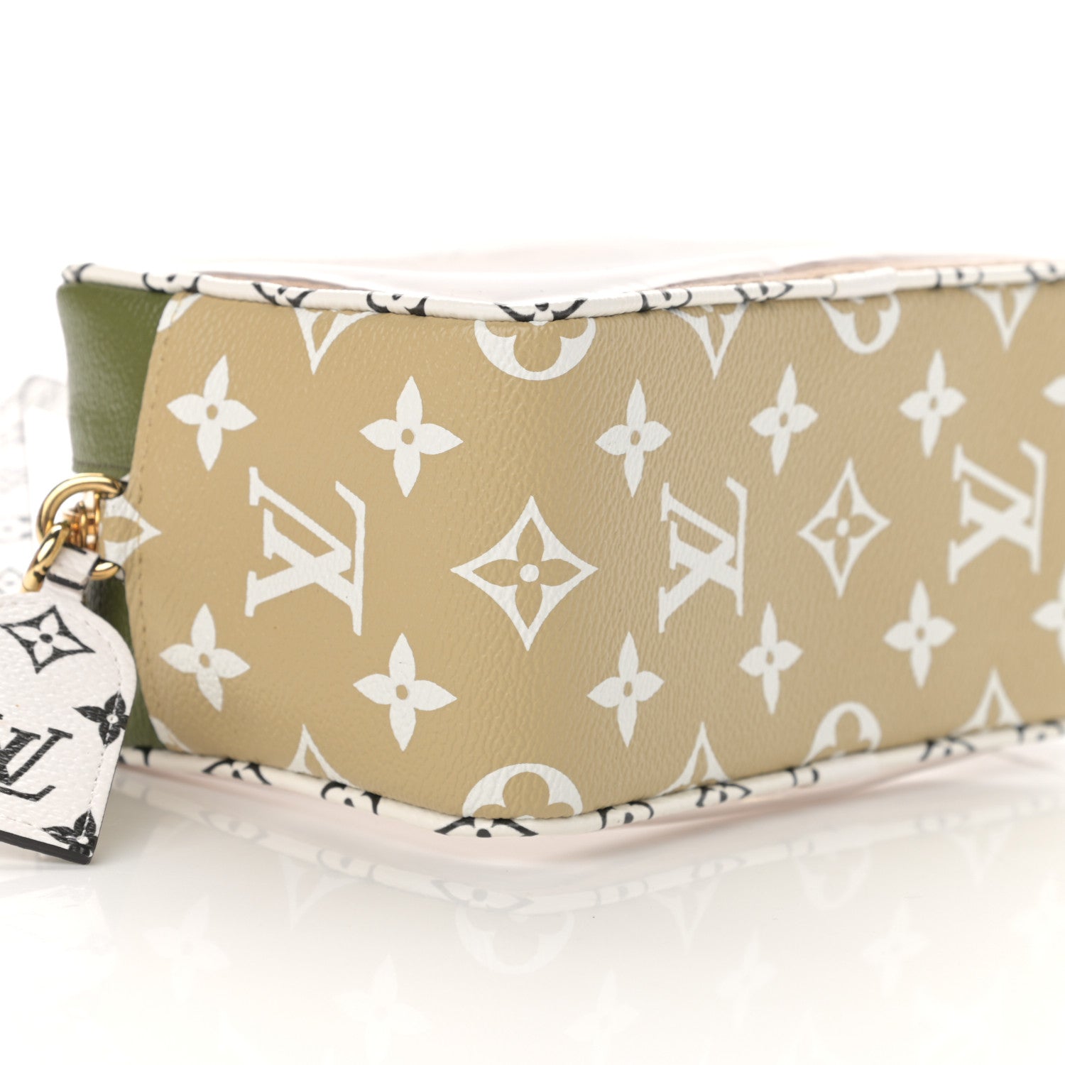 Louis Vuitton Monogram Giant Beach Pouch Kaki 9 of 13