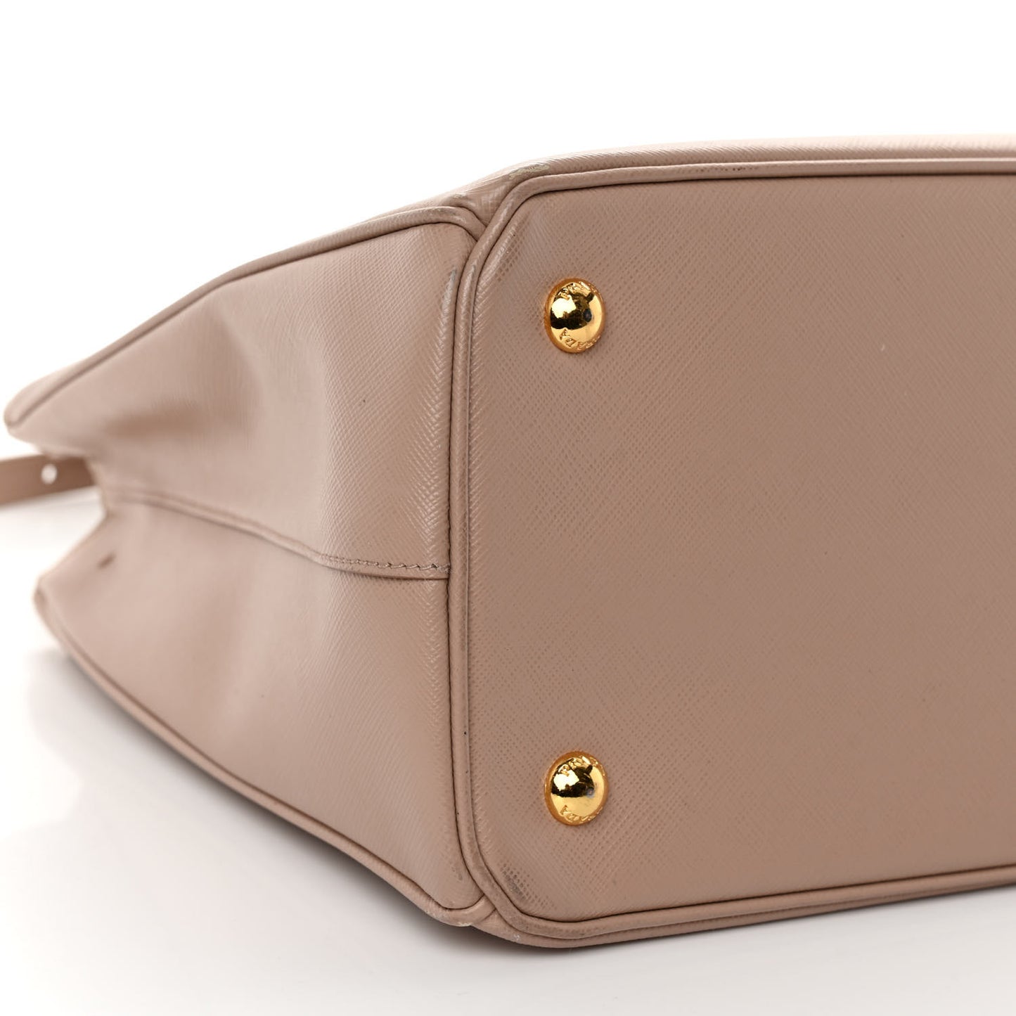 Saffiano Lux Medium Tote Cammeo
