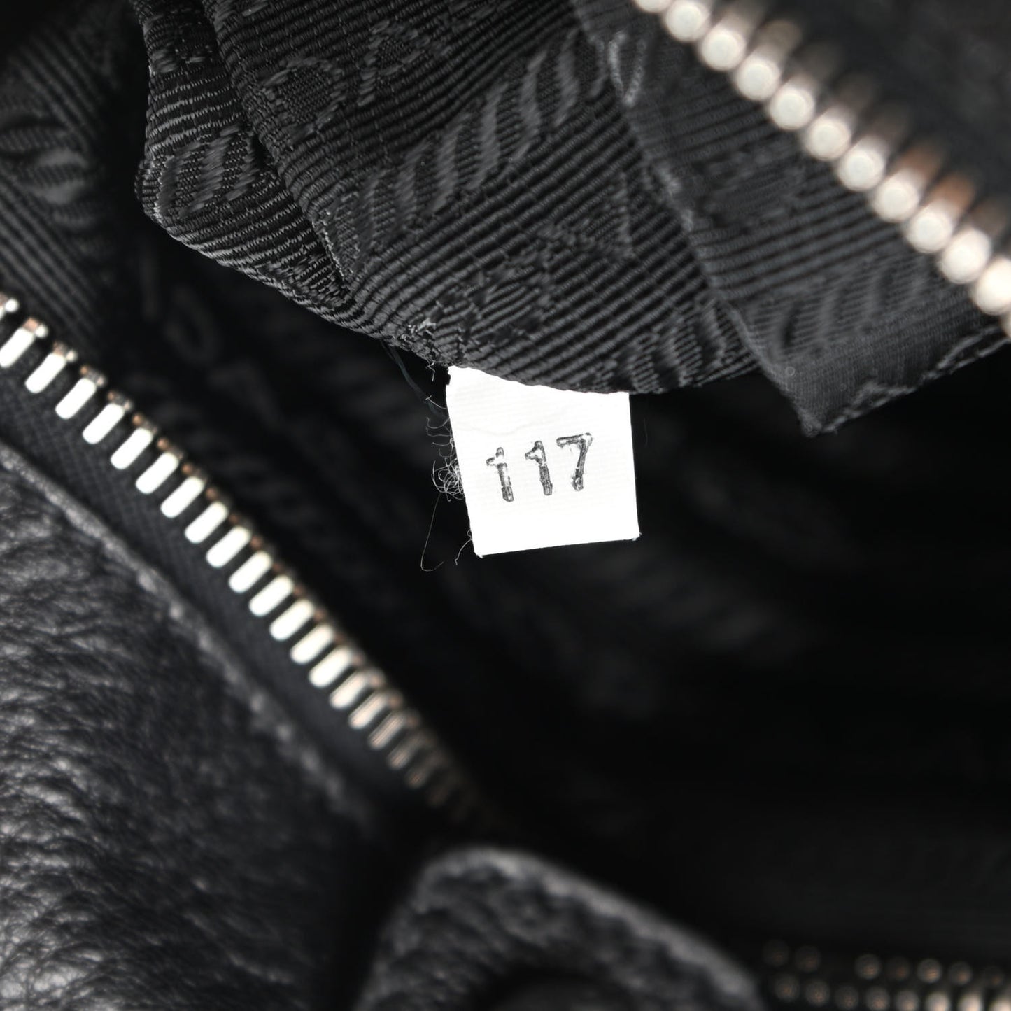 Vitello Daino Tote Black