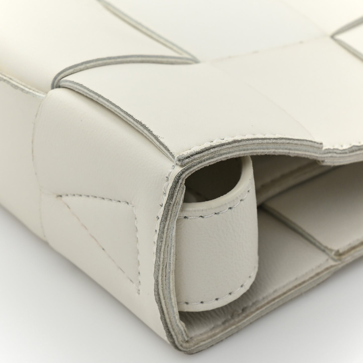 Lambskin Maxi Intrecciato Cassette Messenger Chalk