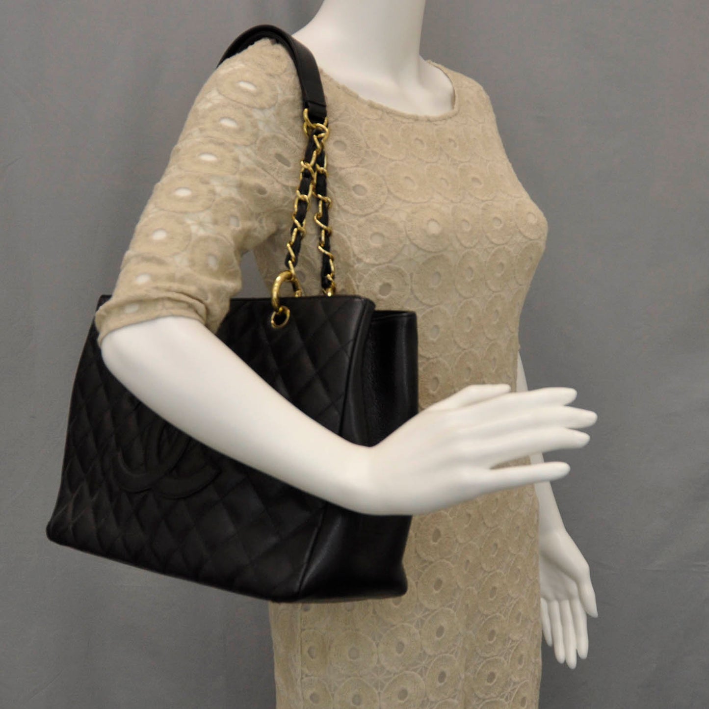 Caviar Grand Shopping Tote GST Black