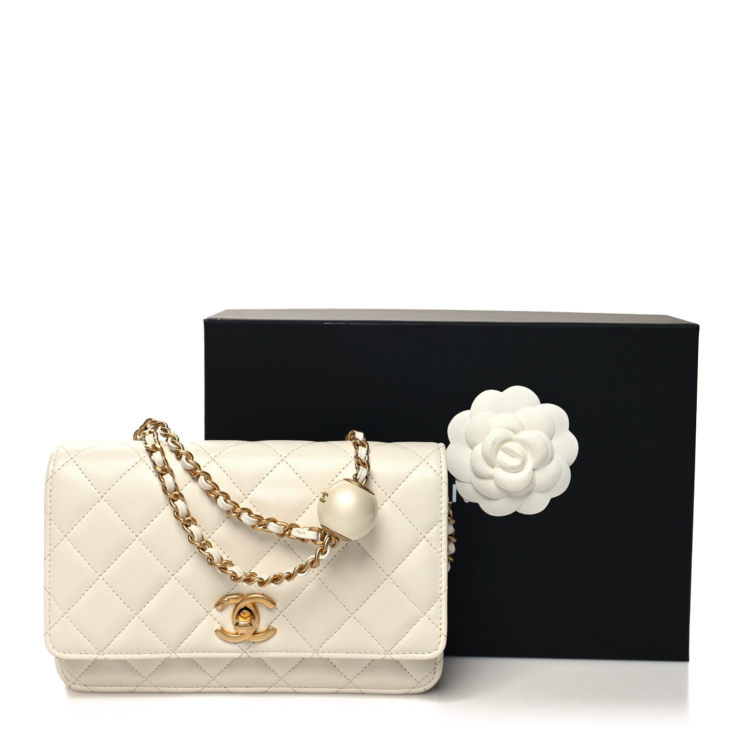 Lambskin Quilted CC Pearl Crush Wallet on Chain WOC White
