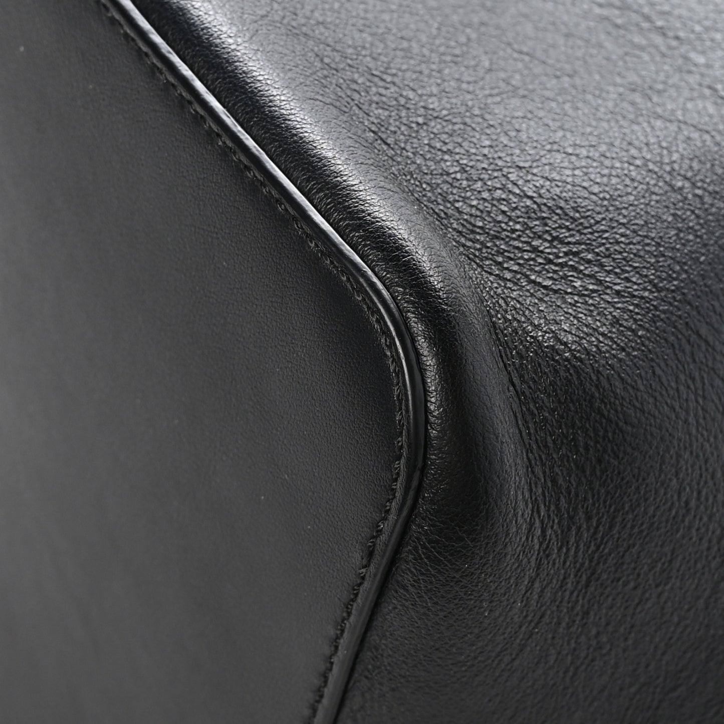 Vitello Grace Matte F is Fendi Grande Mon Tresor Bucket Bag Black
