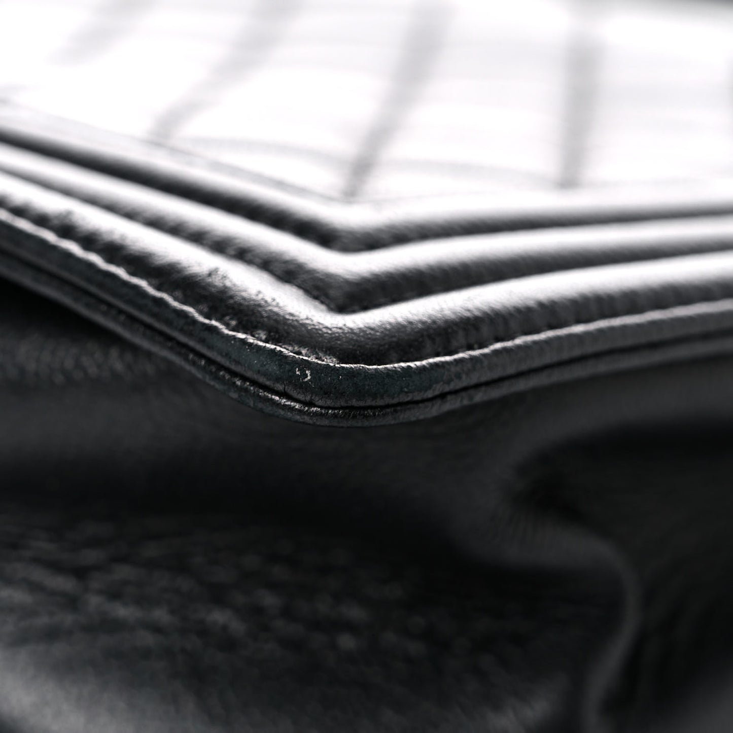 Caviar Quilted New Medium Boy Flap So Black