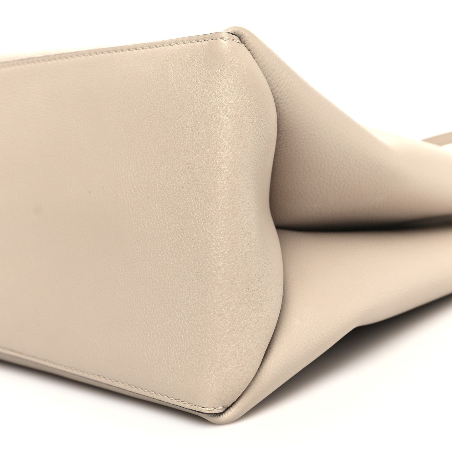 Grained Calfskin Lockme Shopper Greige