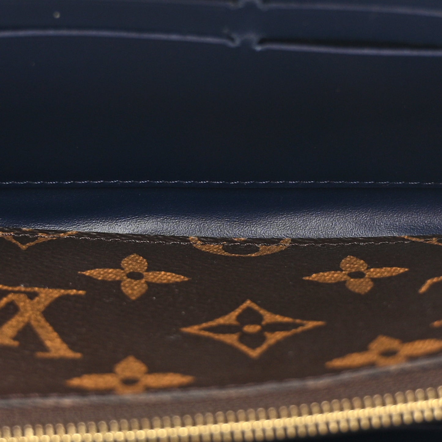 Vernis Miroir Clemence Wallet Blue