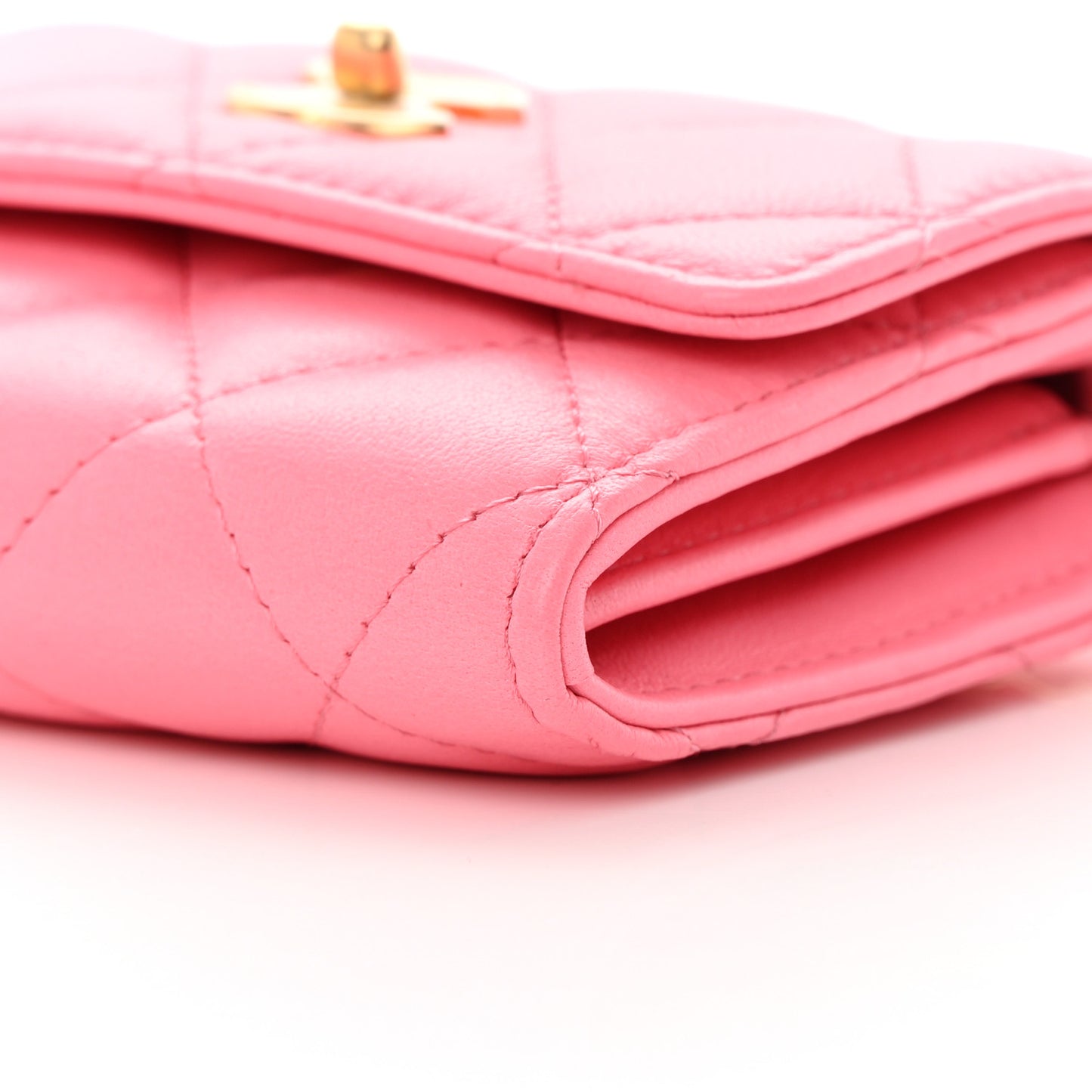 Lambskin Quilted Pearl Crush Card Holder With Chain Pink