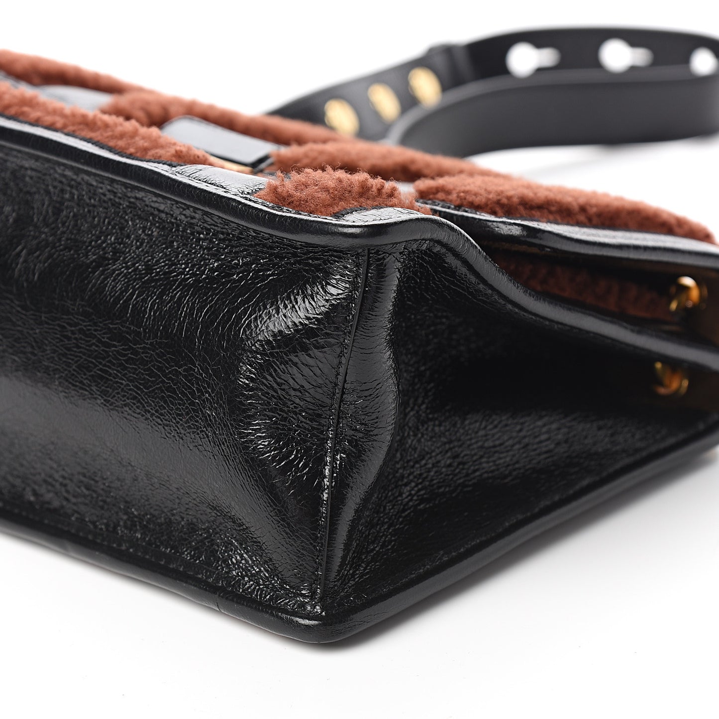 Agnello Old Shine Shearling F is Fendi Embossed Kan U Shoulder Bag Black Foresta