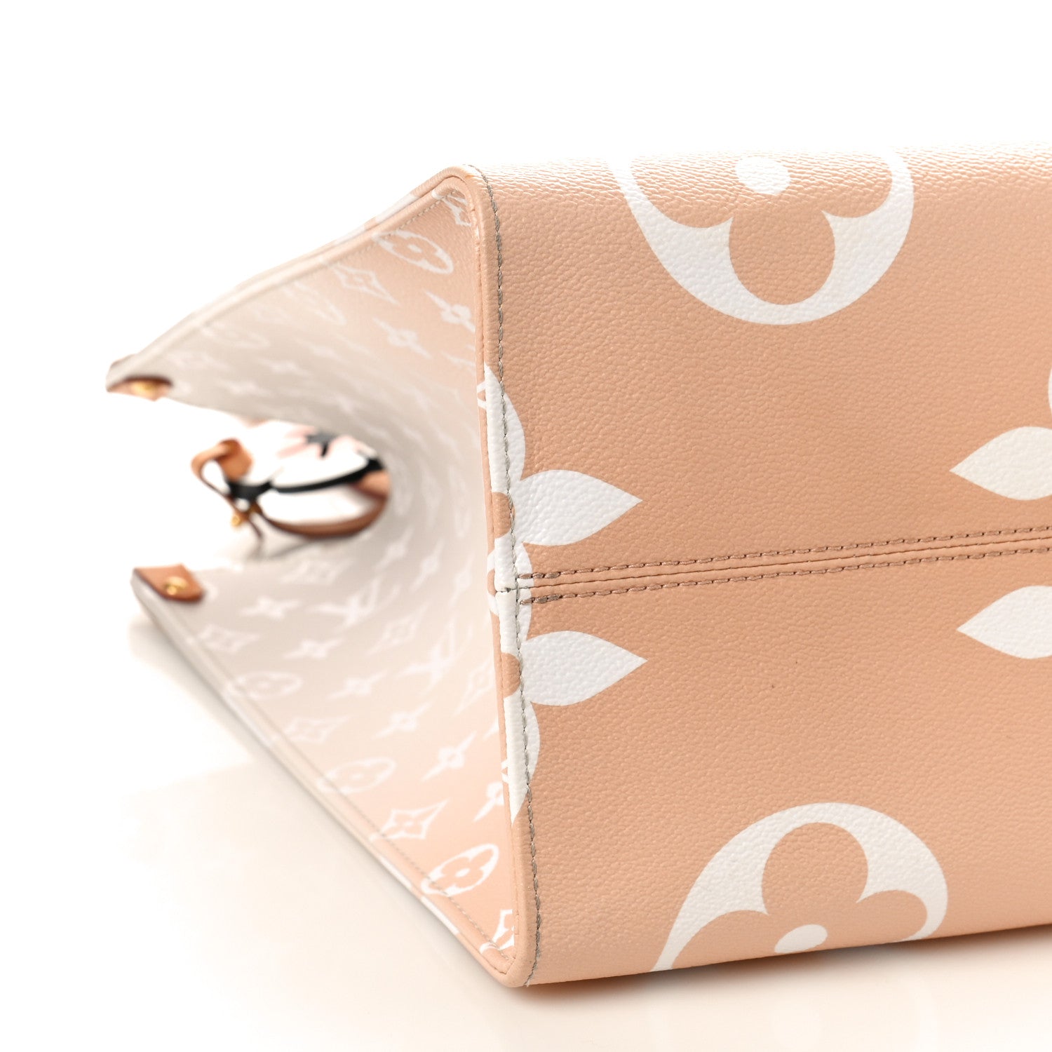 Louis Vuitton Monogram Giant By The Pool OnTheGo GM Brume 8 of 11