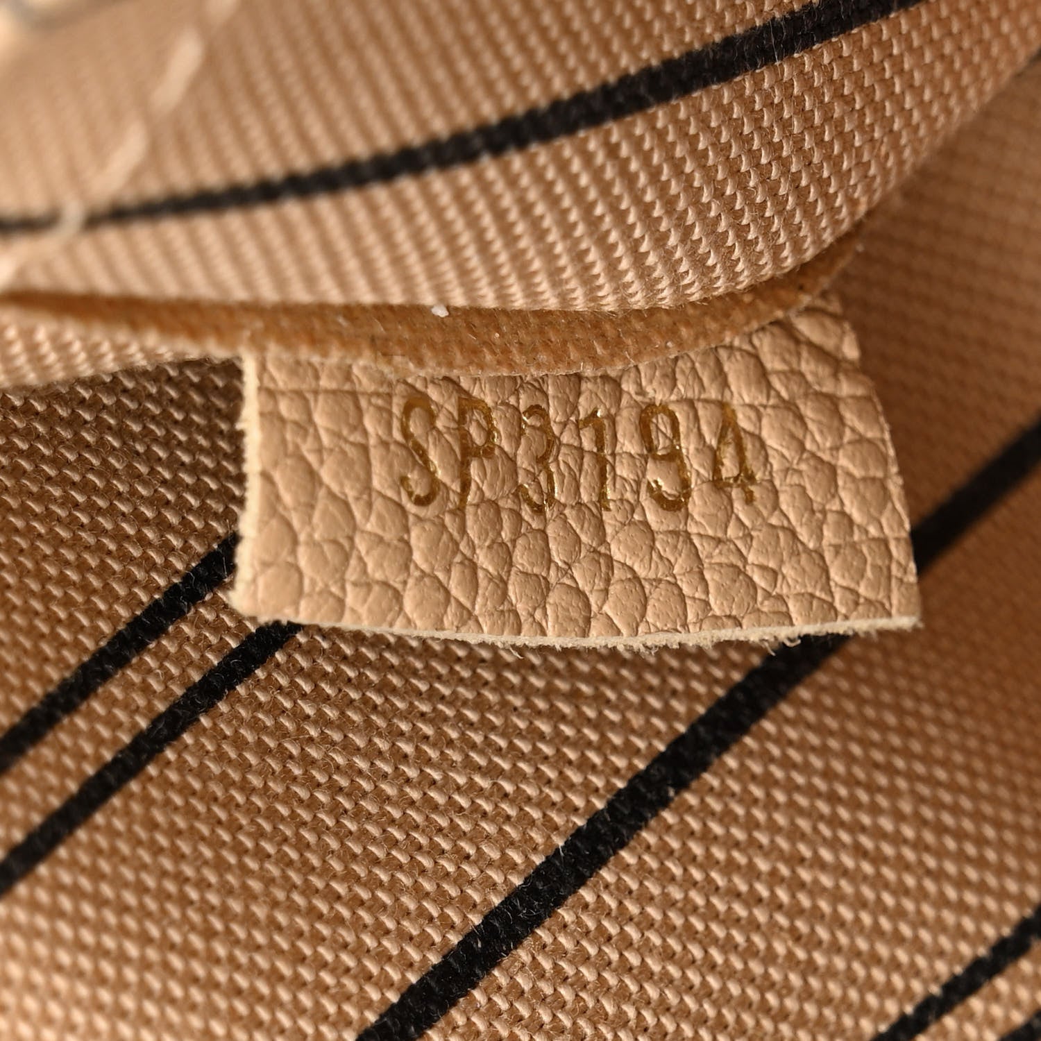 Louis Vuitton Empreinte Montaigne MM Dune 7 of 11