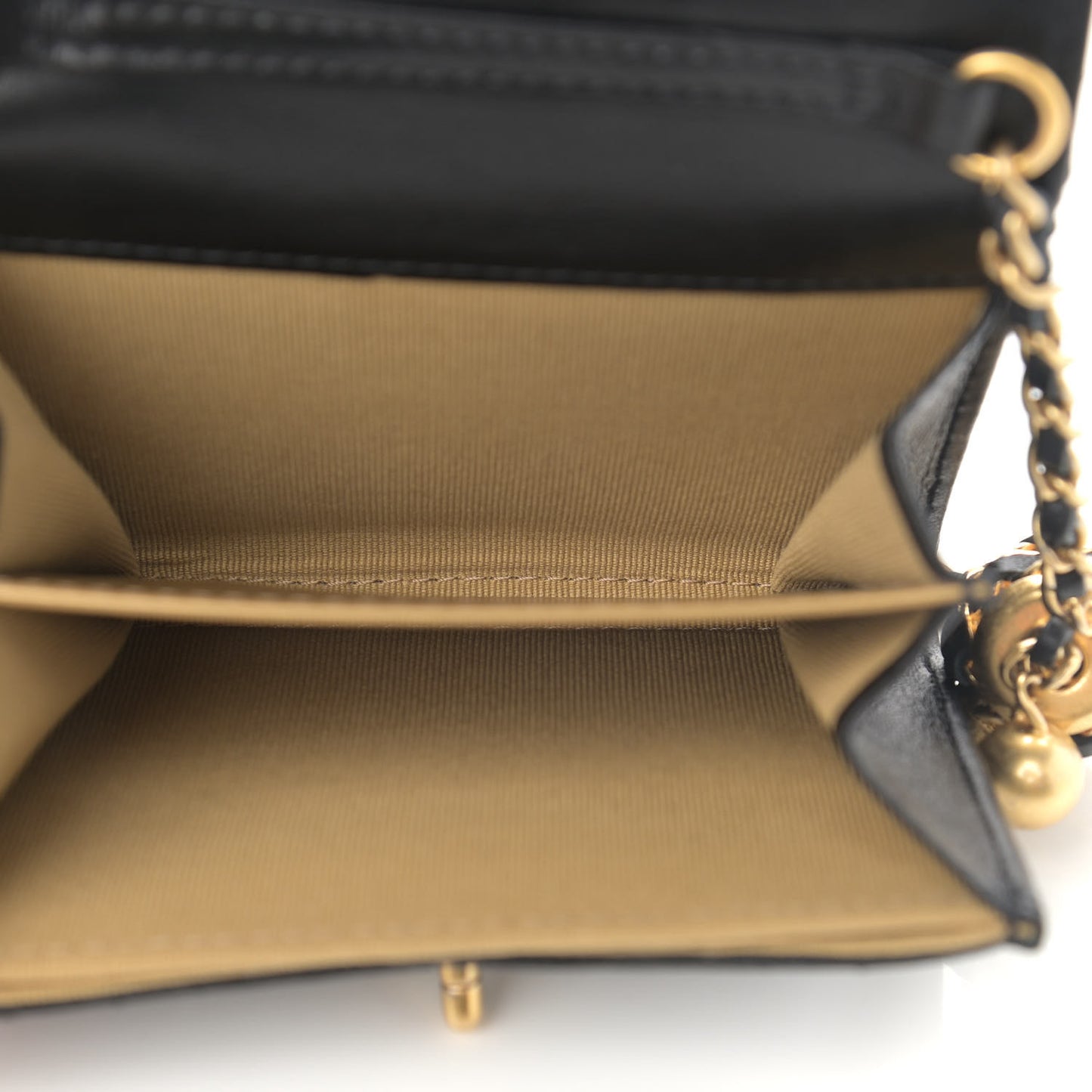 Lambskin Quilted Pearl Crush Clutch With Chain Black