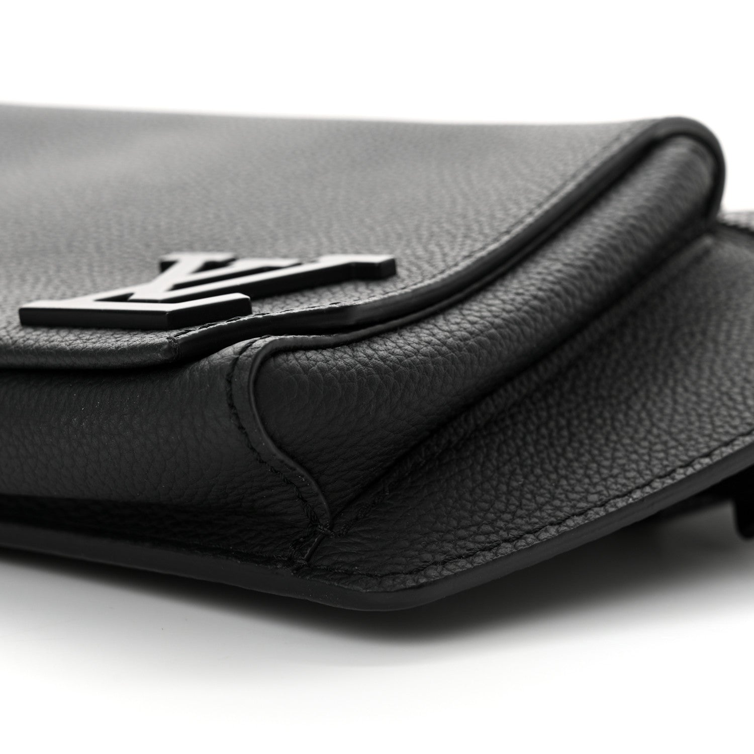 Louis Vuitton Grained Calfskin Aerogram Takeoff Sling Black 9 of 11