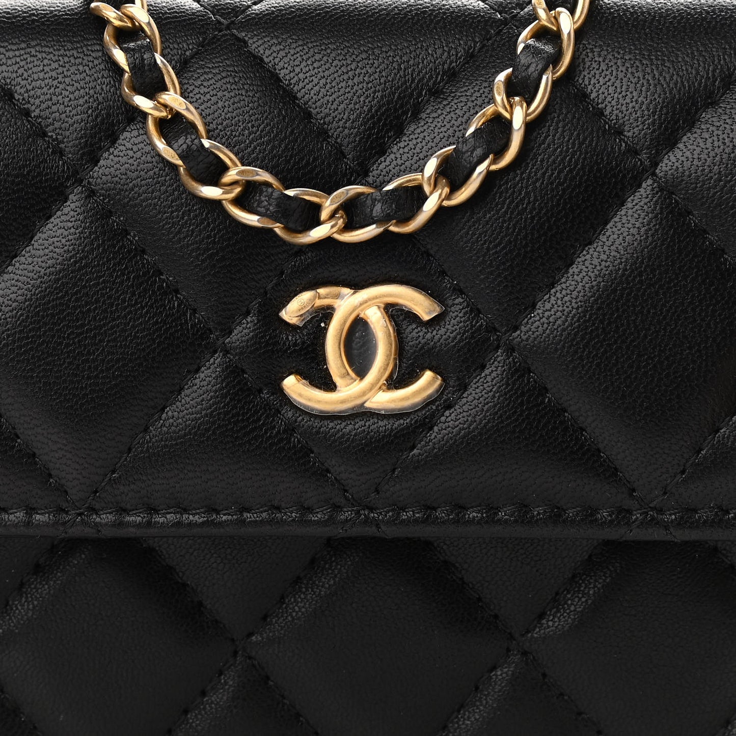 Lambskin Quilted Pearl Crush Clutch With Chain Black