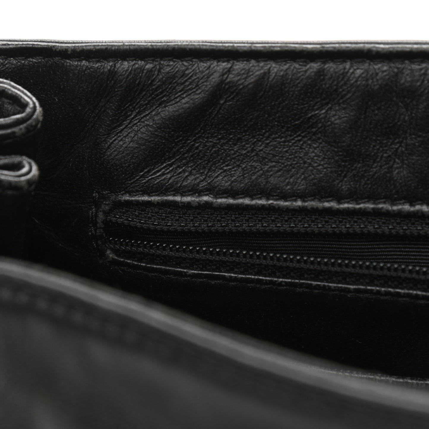 Calfskin Diagonal Ligne Flap Black