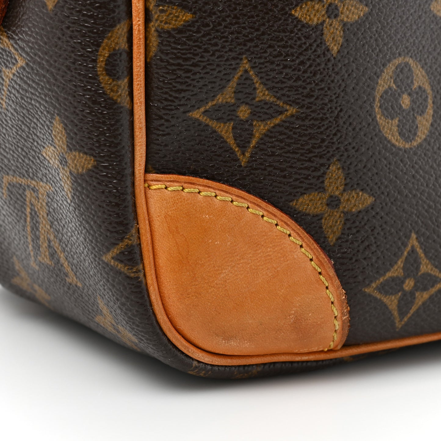 Monogram Nil 28
