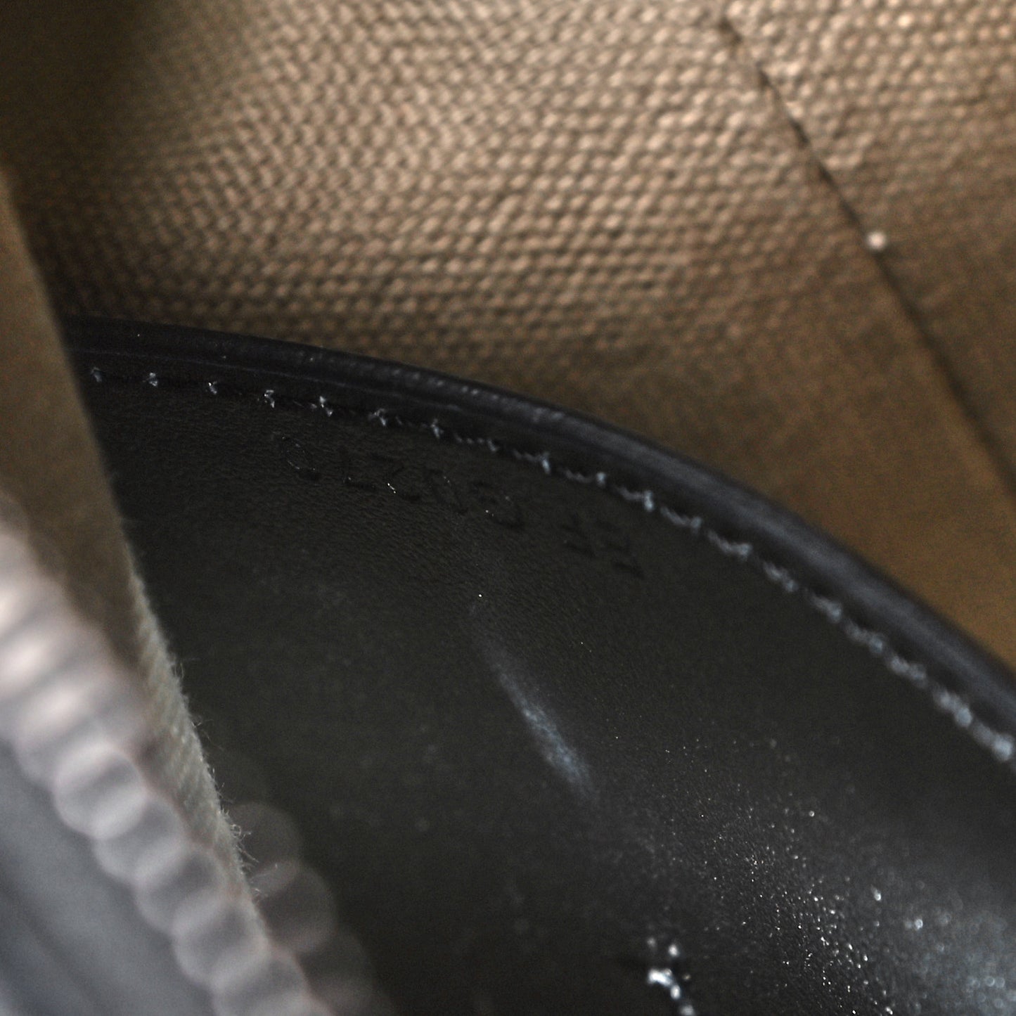 Smooth Calfskin Small Soft Antigona Black