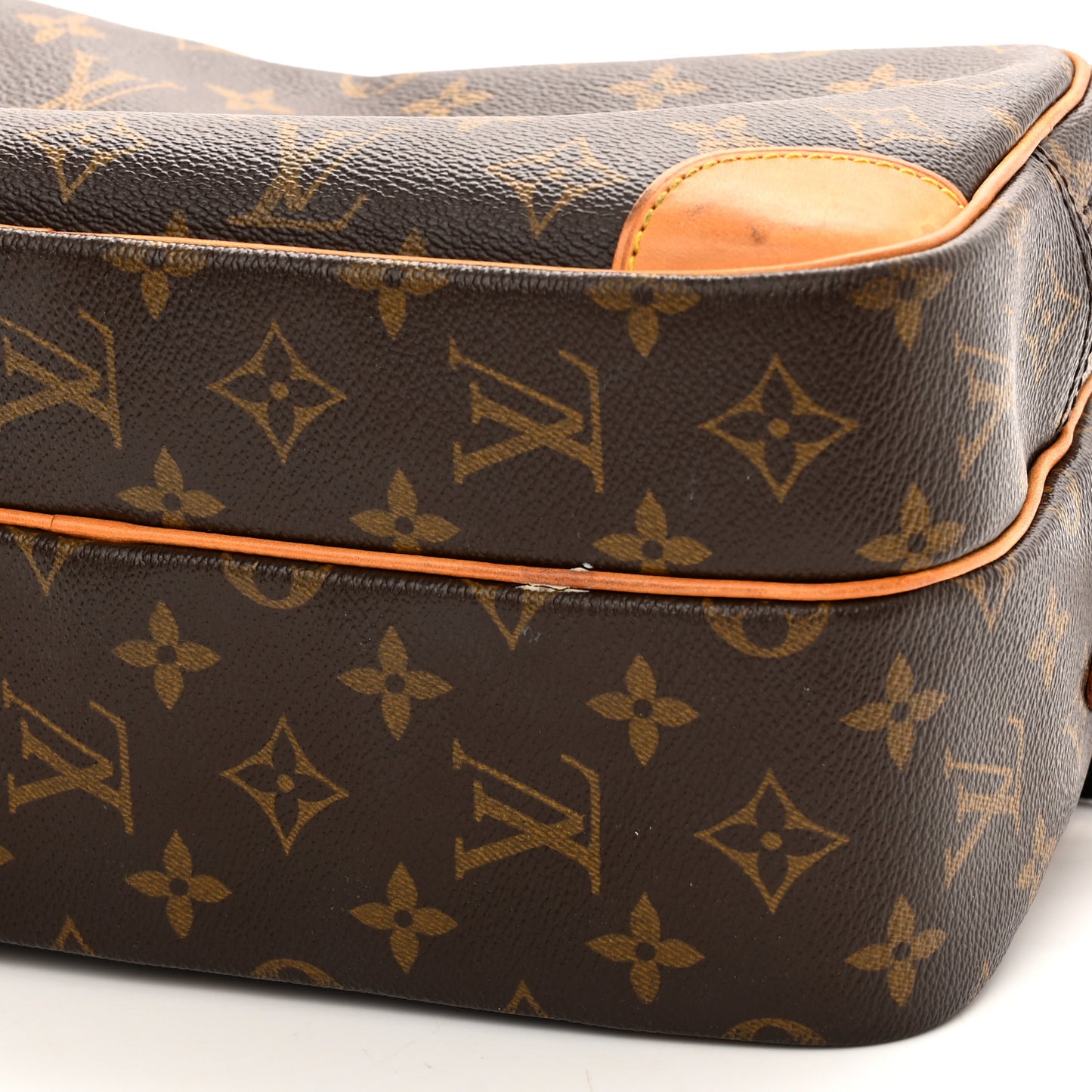Monogram Nil 28