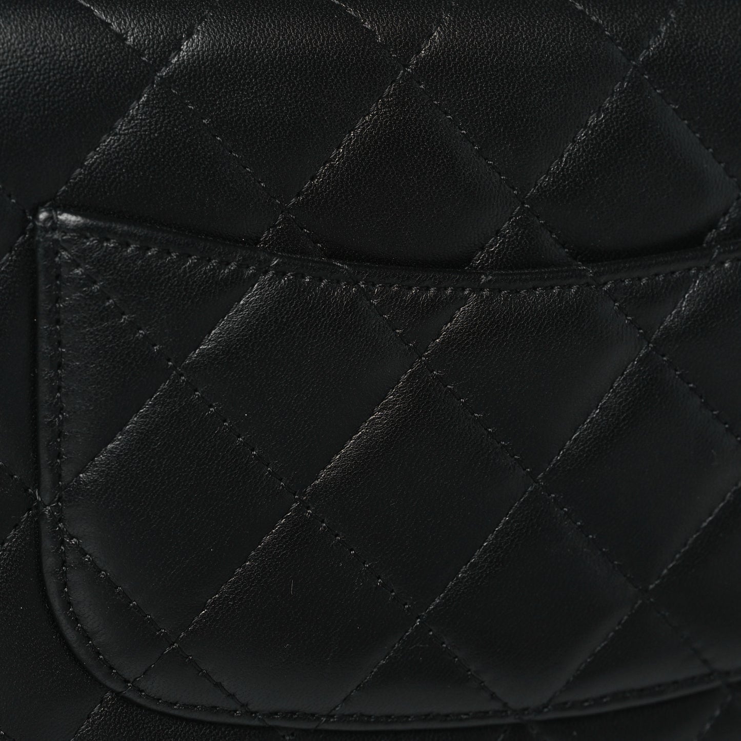 Lambskin Quilted Wallet On Chain WOC Black
