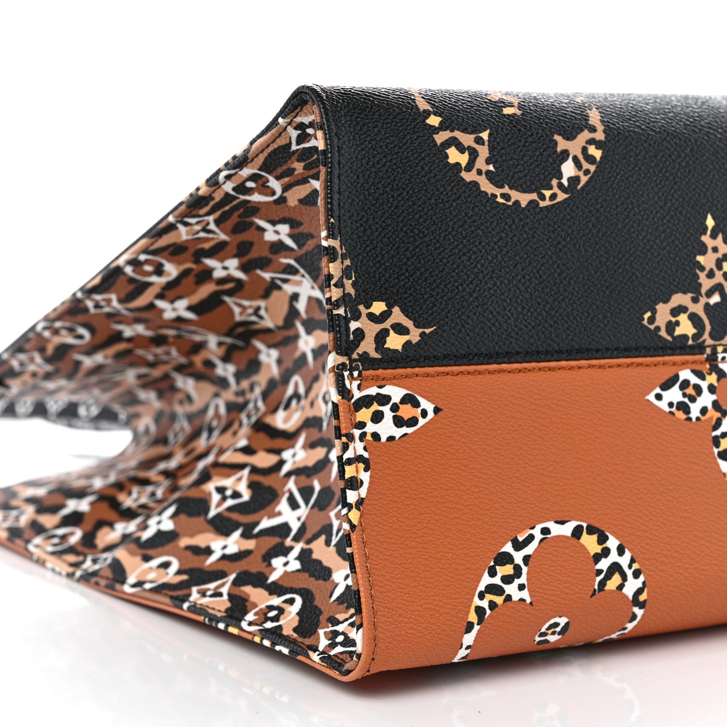 Monogram Giant Jungle Onthego GM Black