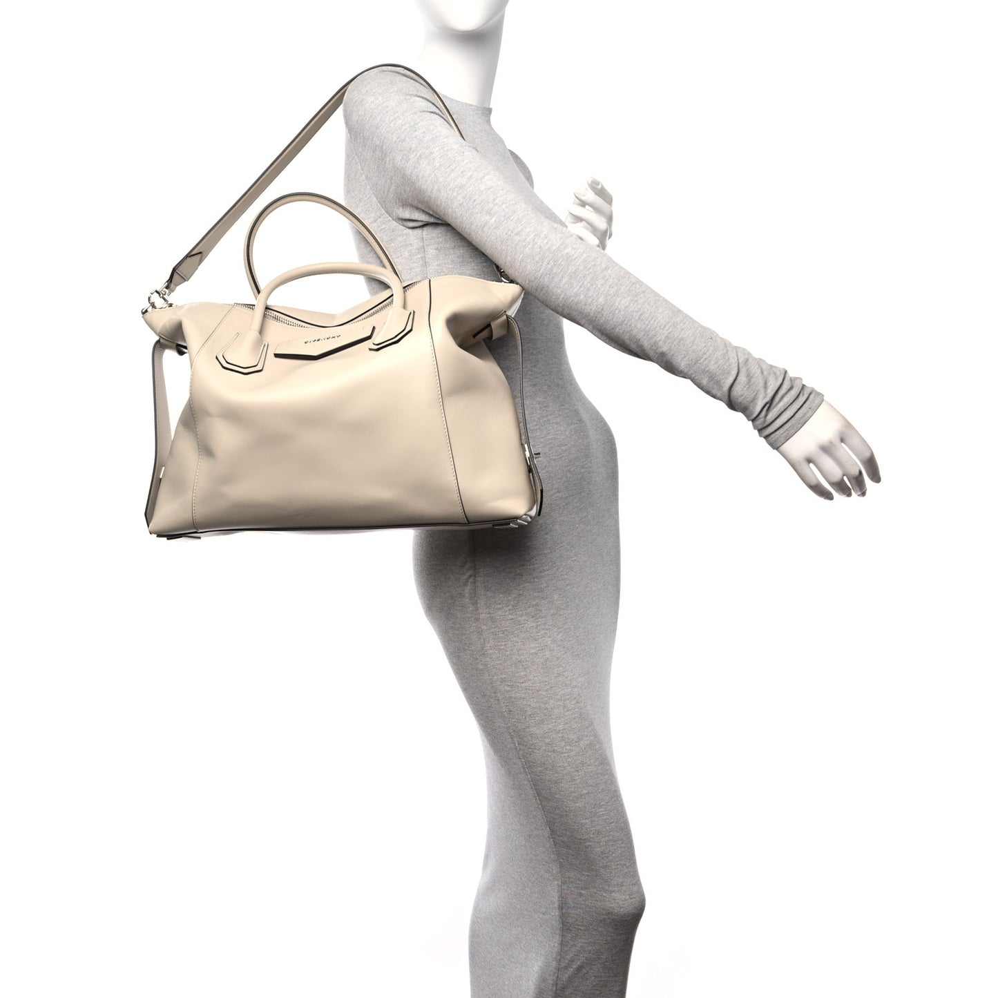 Soft Calfskin Medium Soft Antigona Beige