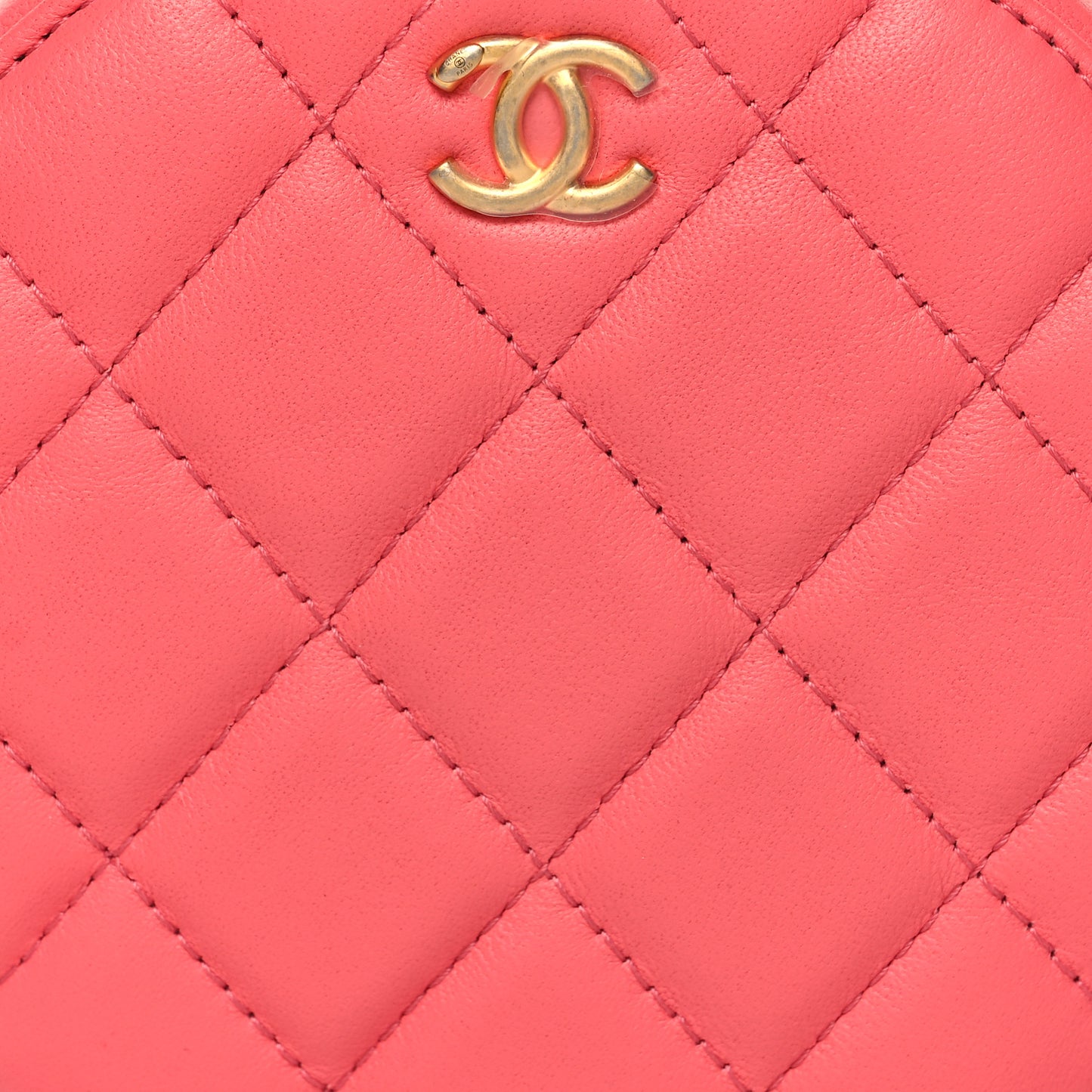 Lambskin Quilted Round Pearl Crush Clutch With Chain Pink