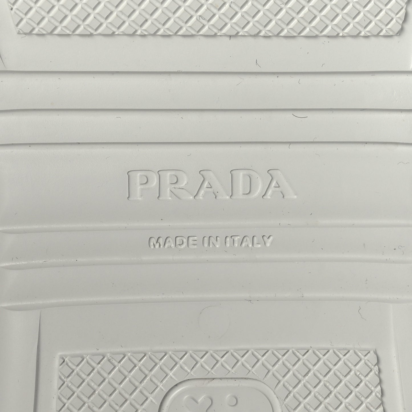 Soft Mellow Rubber Triangle Logo Embossed Mens Mules 45 White