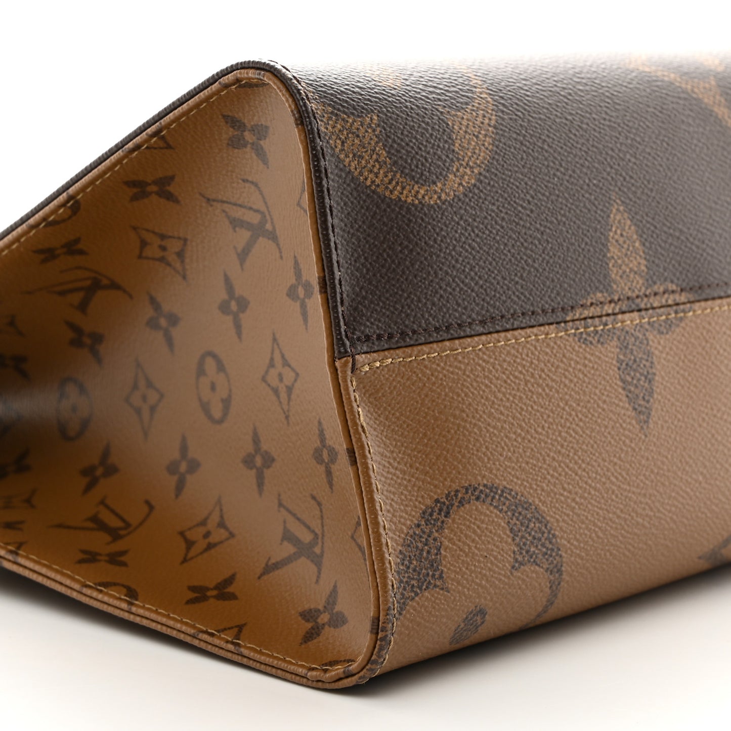 Reverse Monogram Giant Onthego MM