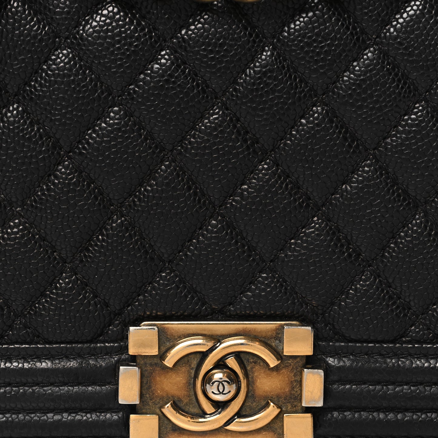 Caviar Quilted Medium Boy Flap Black