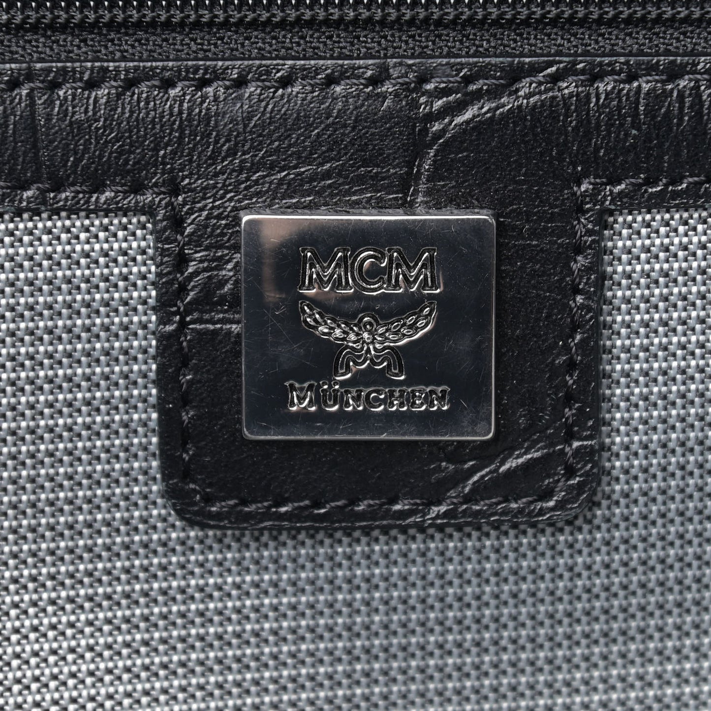 Calfskin Crocodile Embossed Medium Luxus Backpack Black