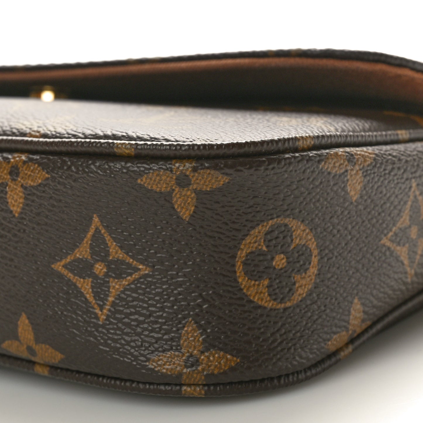 Monogram Ivy Wallet On Chain