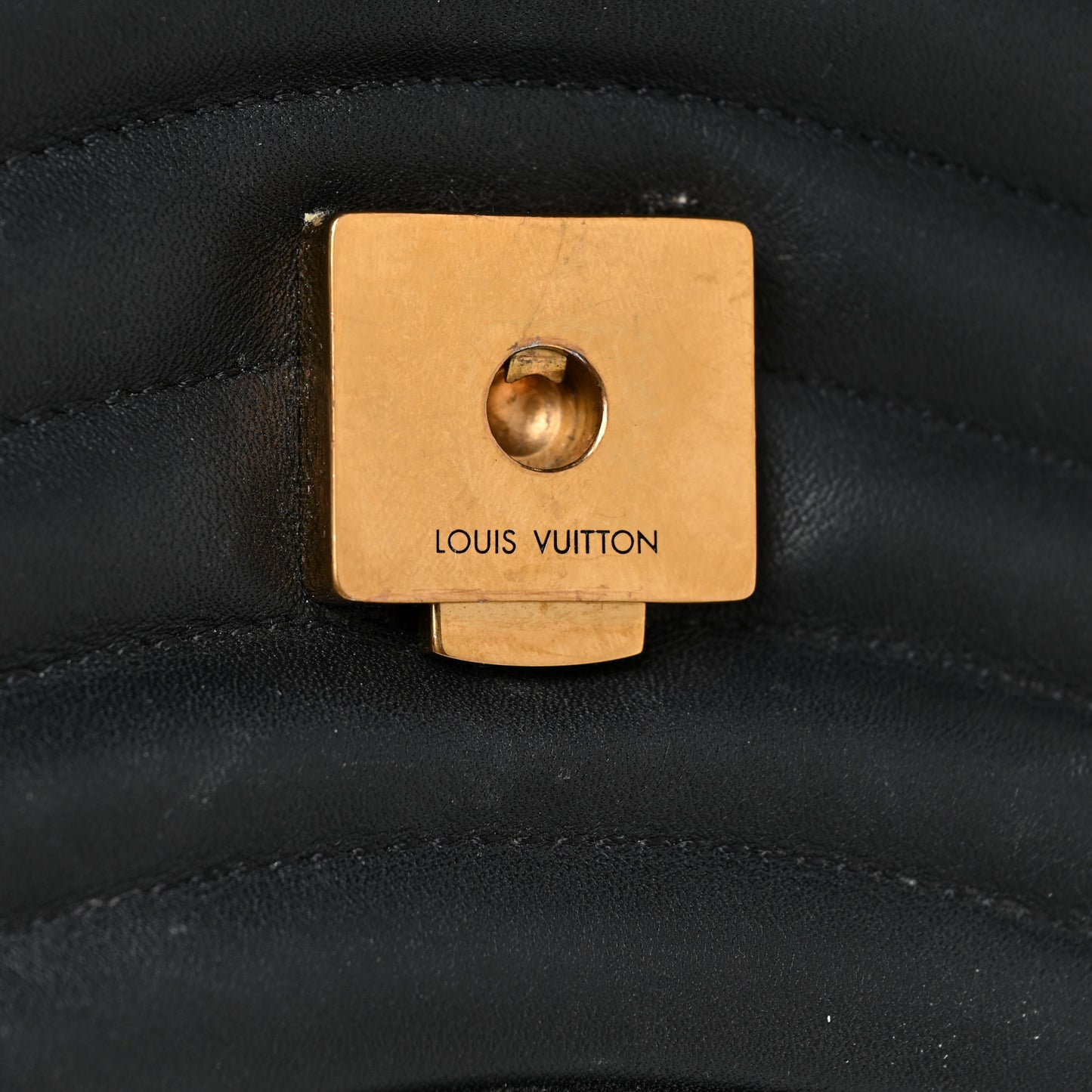 Calfskin New Wave Chain MM Black