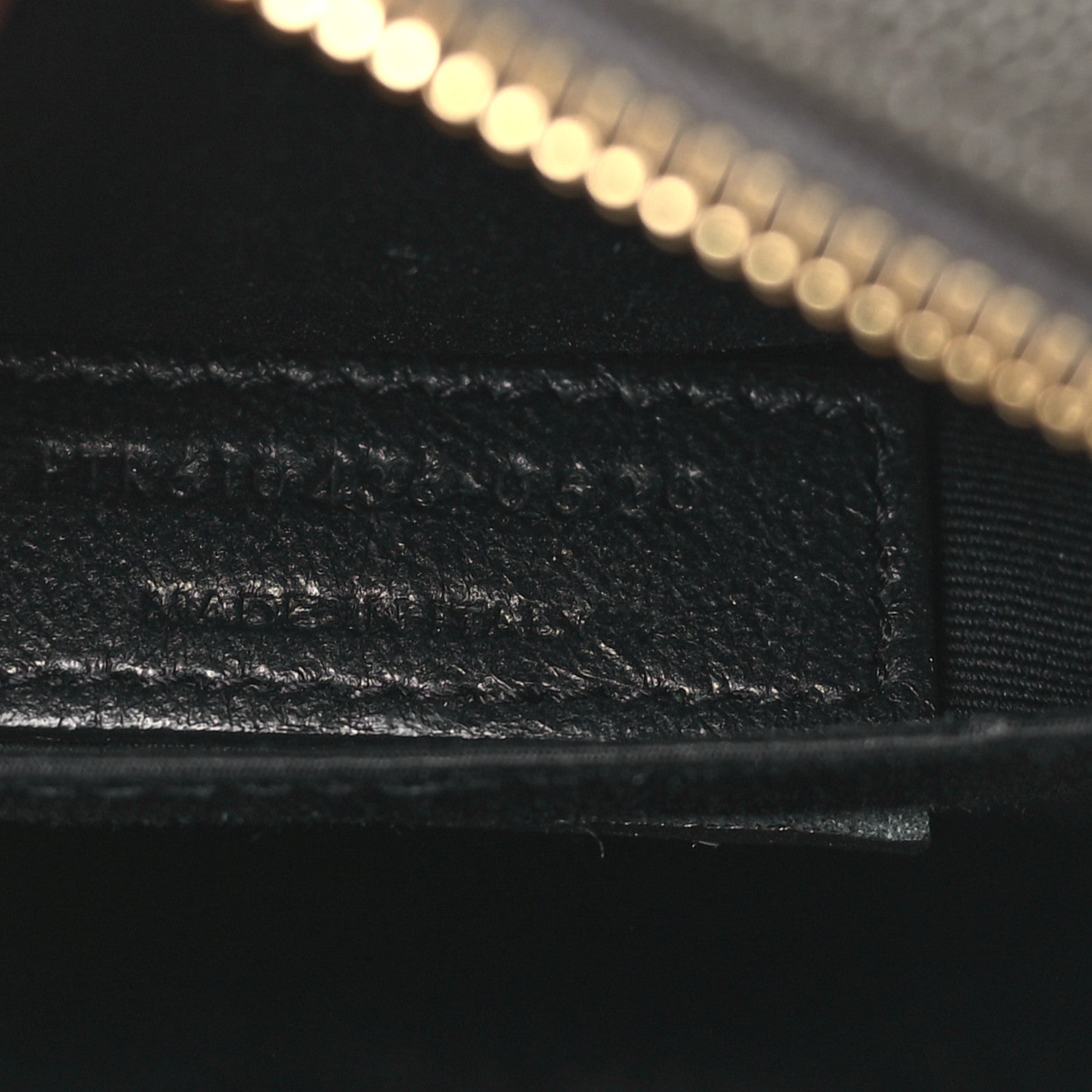 Saint Laurent Grain De Poudre Matelasse Chevron Quilted Round Vinyle Camera Bag Pebble 6 of 8