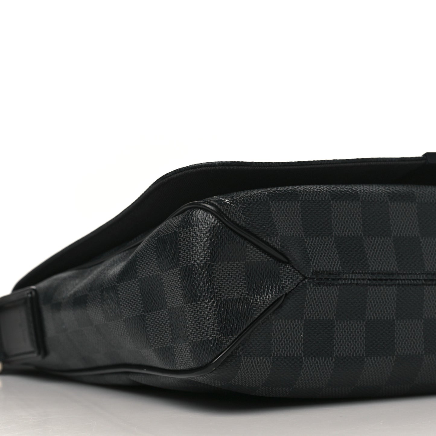 Damier Graphite District MM
