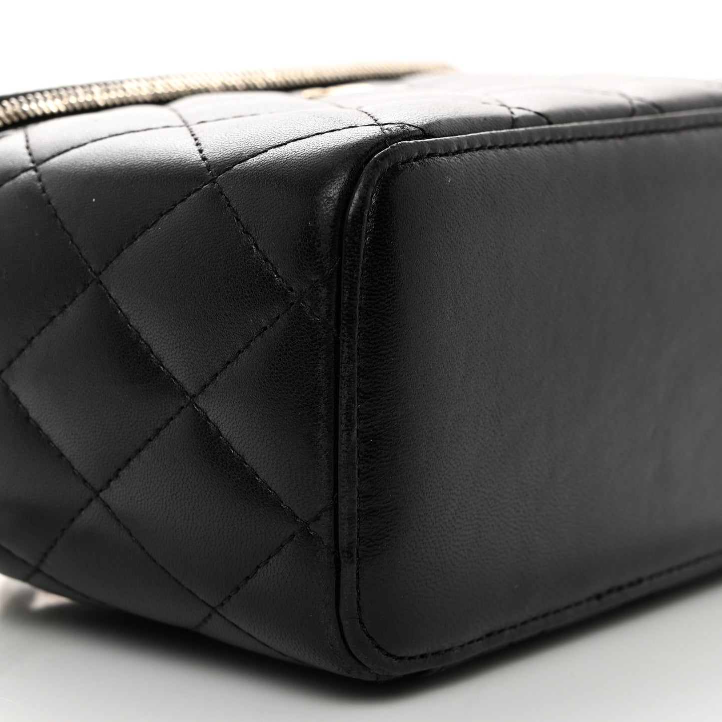 Lambskin Quilted Small Top Handle Vanity Case With Chain Black