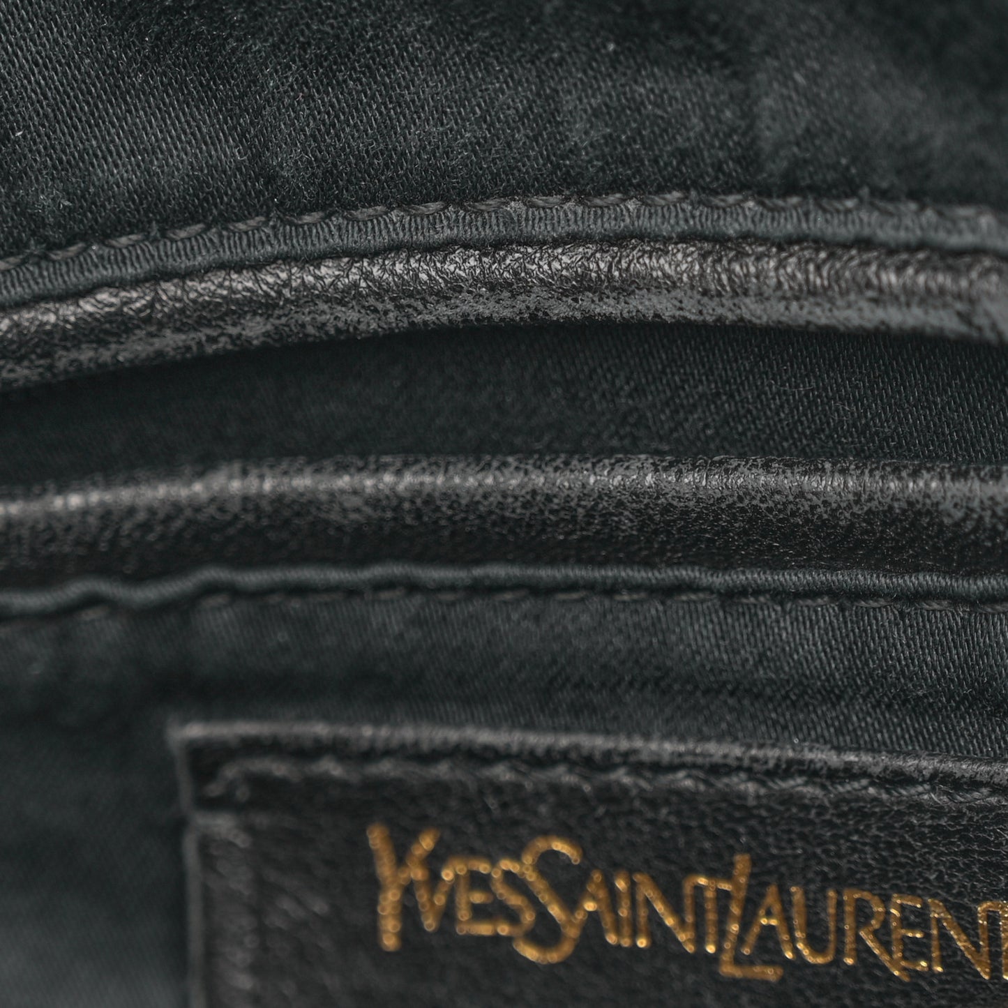 Textured Patent Calfskin Large Muse Black