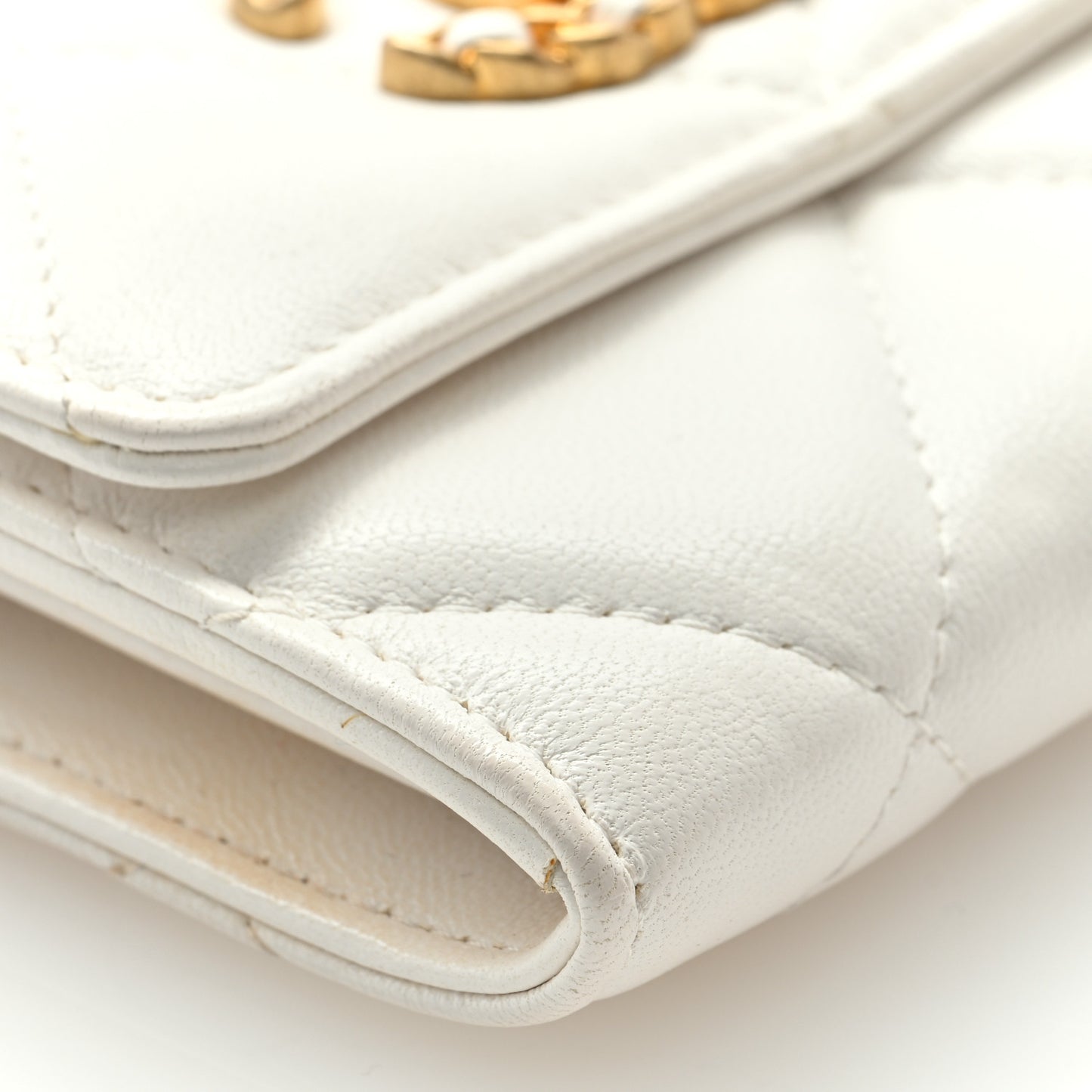 Lambskin Quilted Chanel 19 Flap Coin Purse With Chain White