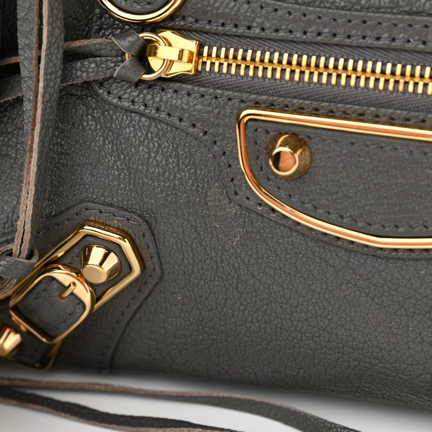 Chevre Gold Metallic Edge Hardware Mini City Gris Acier