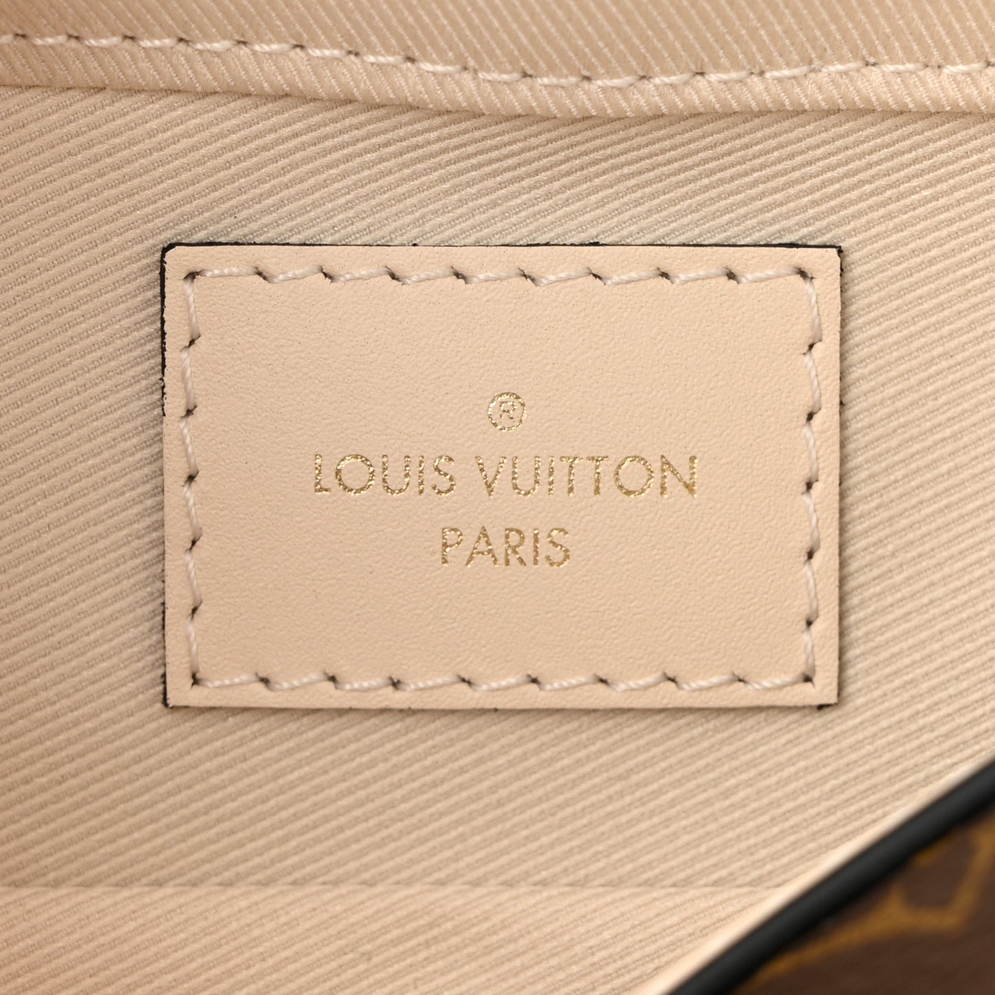 Monogram Saintonge Creme